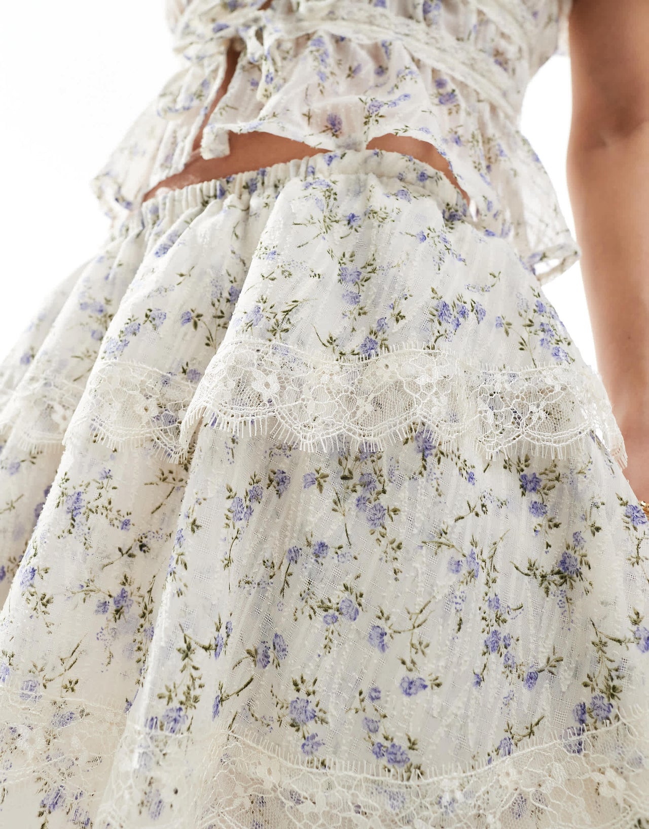 New Look co-ord lace trim tiered mini skirt in cream floral