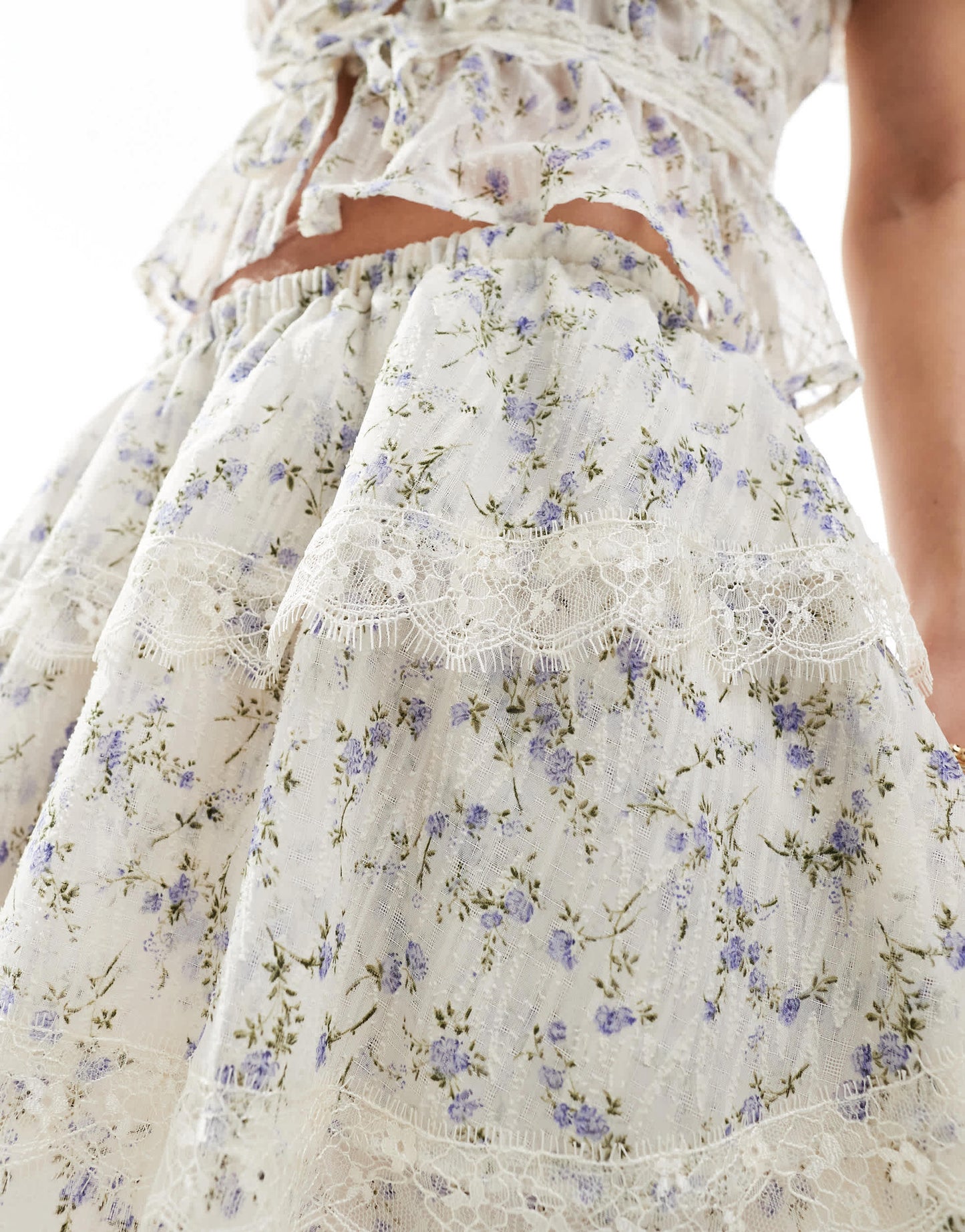 New Look co-ord lace trim tiered mini skirt in cream floral