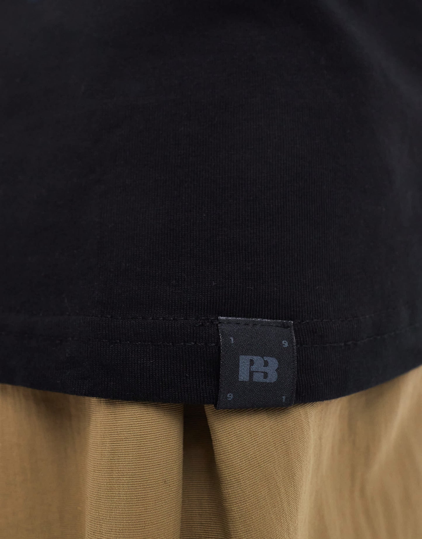 Pull&Bear 2 pack t-shirt in black and beige