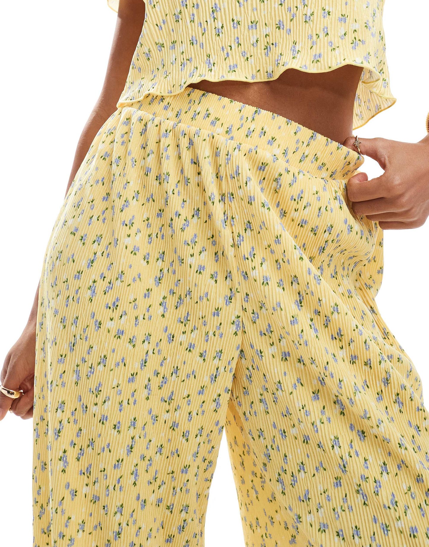 Pieces mini plisse wide leg trouser co-ord in ditsy yellow flower print