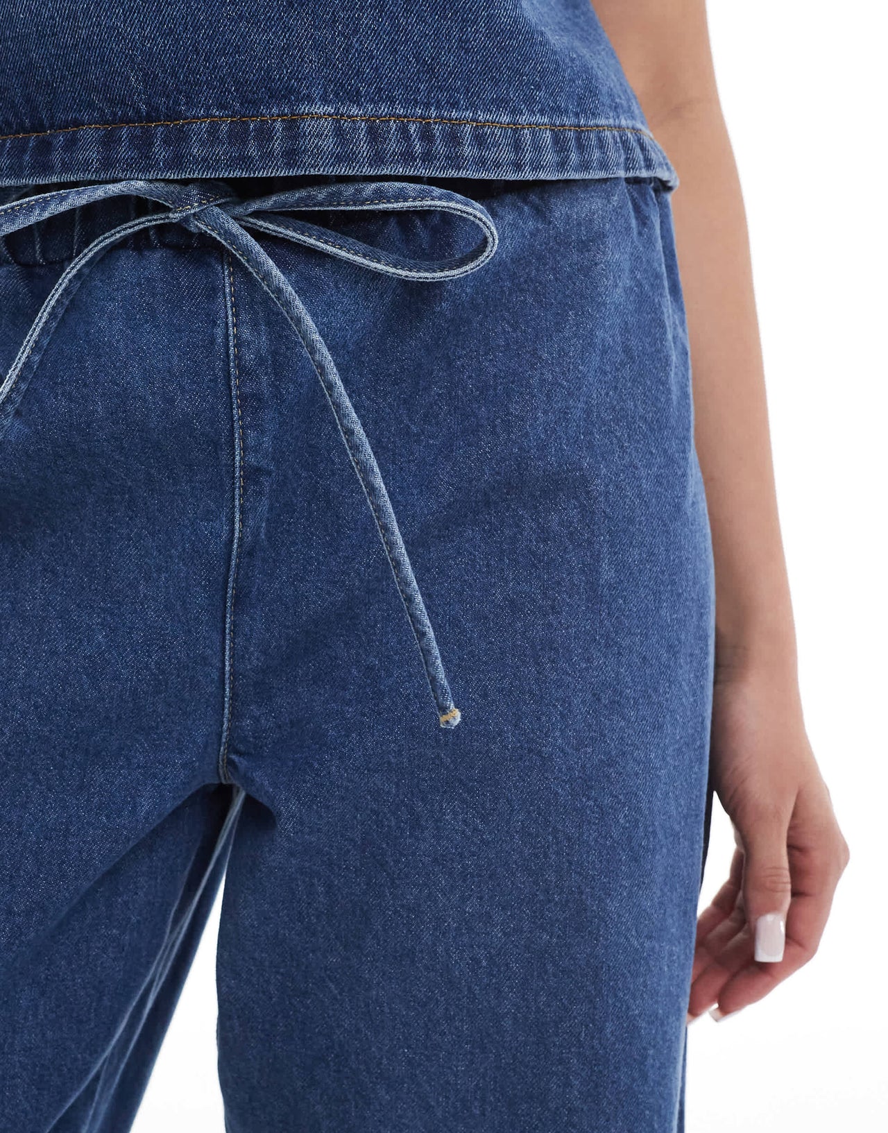 ASOS DESIGN lightweight barrel leg denim jean