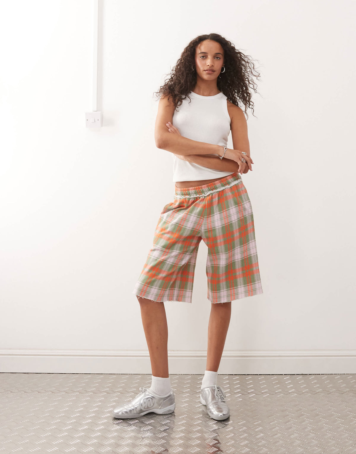 COLLUSION check print long jogger shorts