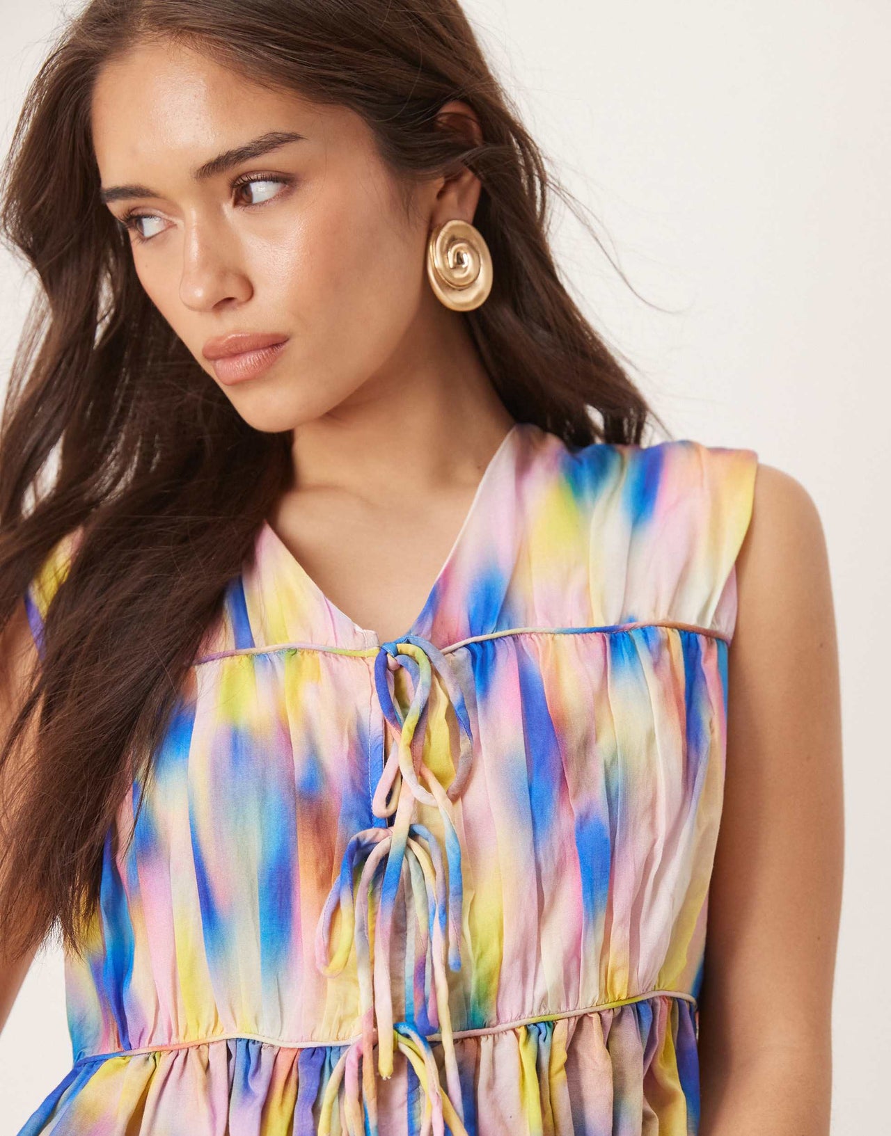 YAS sleeveless tie front top in multicolur smudge print