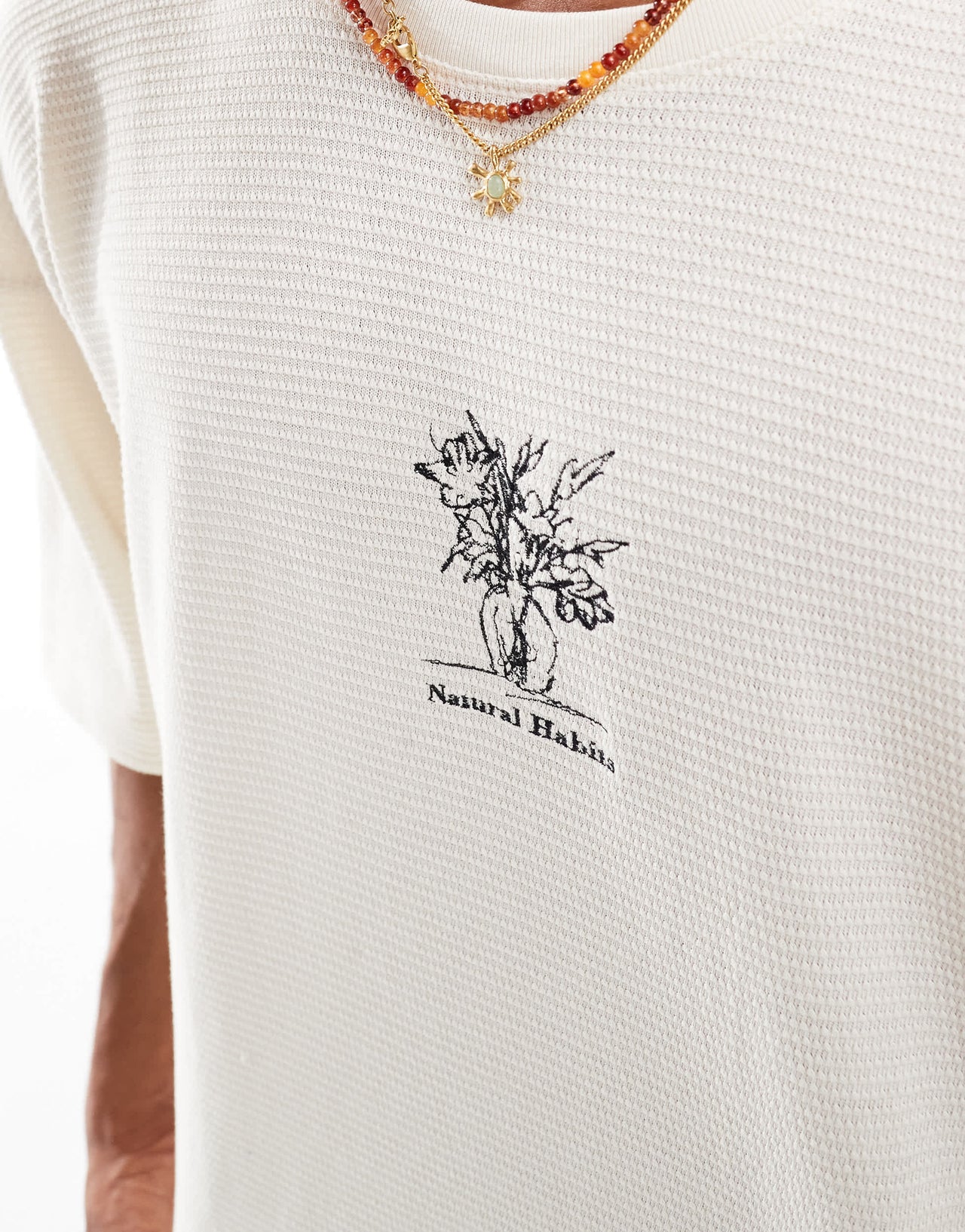 Pull&Bear textured flower vase  graphic t-shirt in white