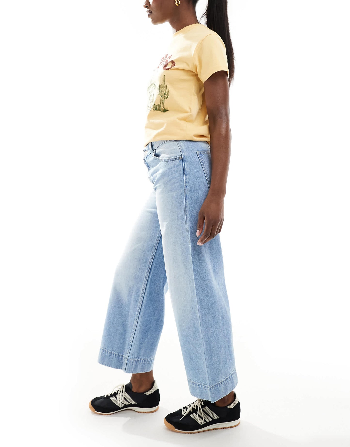 Bershka ankle length wide leg jeans in mid wash