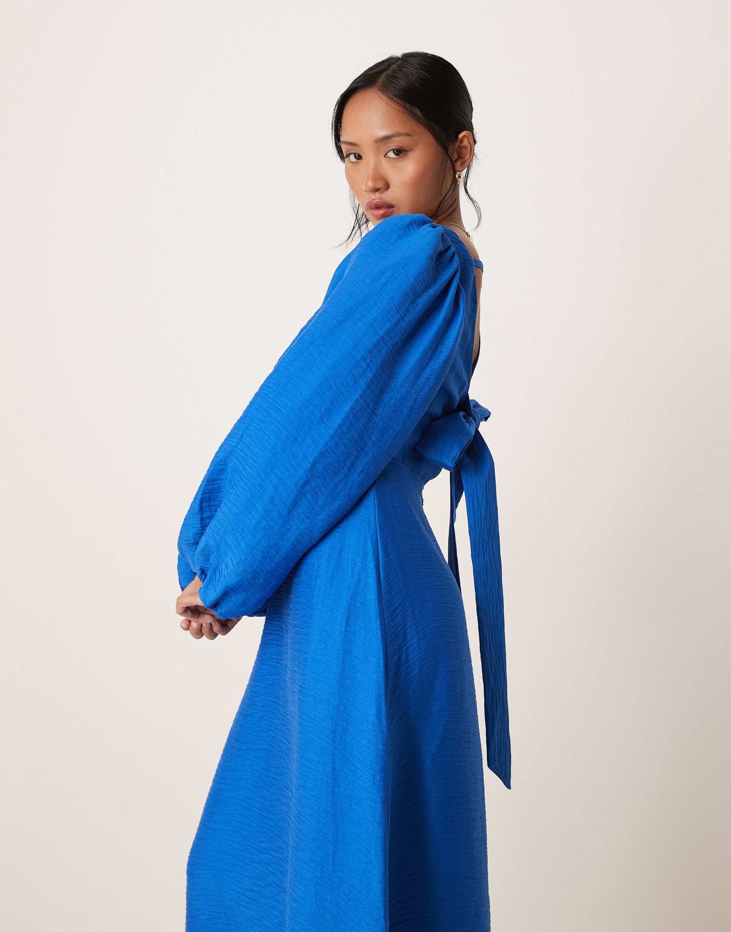 Nobody's Child Petite Zendaya balloon sleeve midi dress in blue