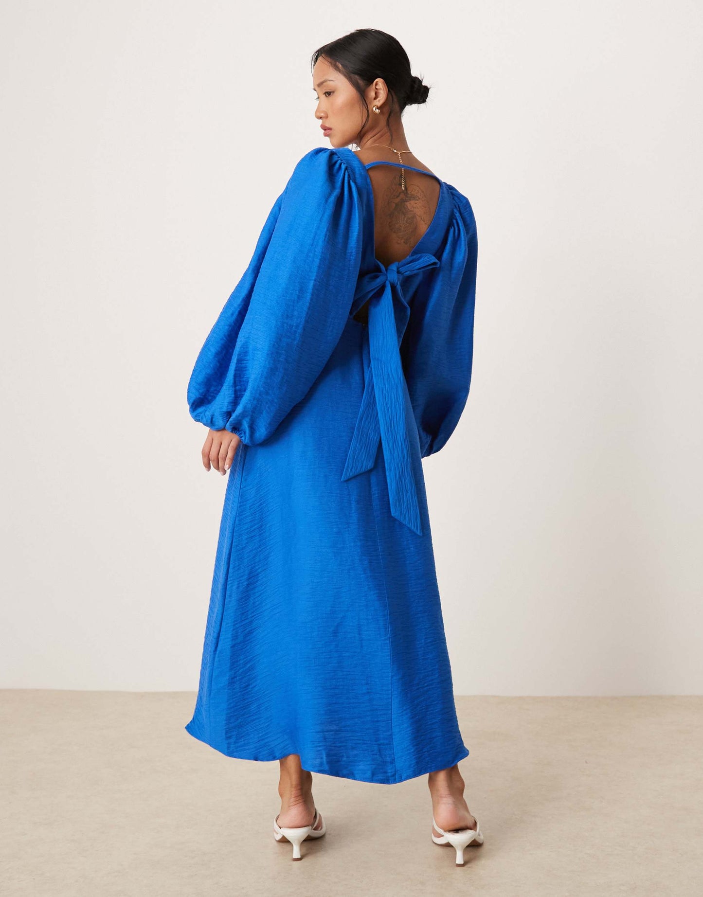 Nobody's Child Petite Zendaya balloon sleeve midi dress in blue