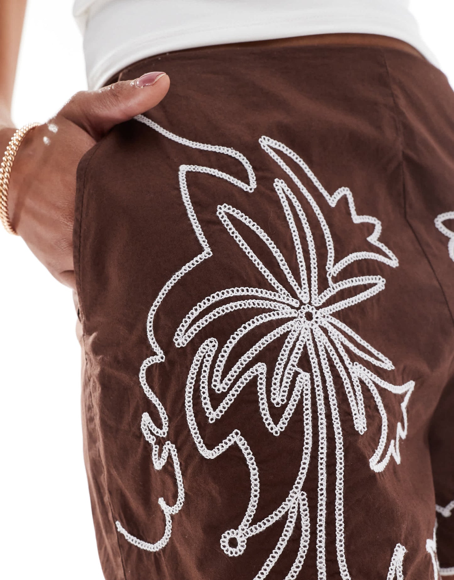 Stradivarius embroidery short in brown