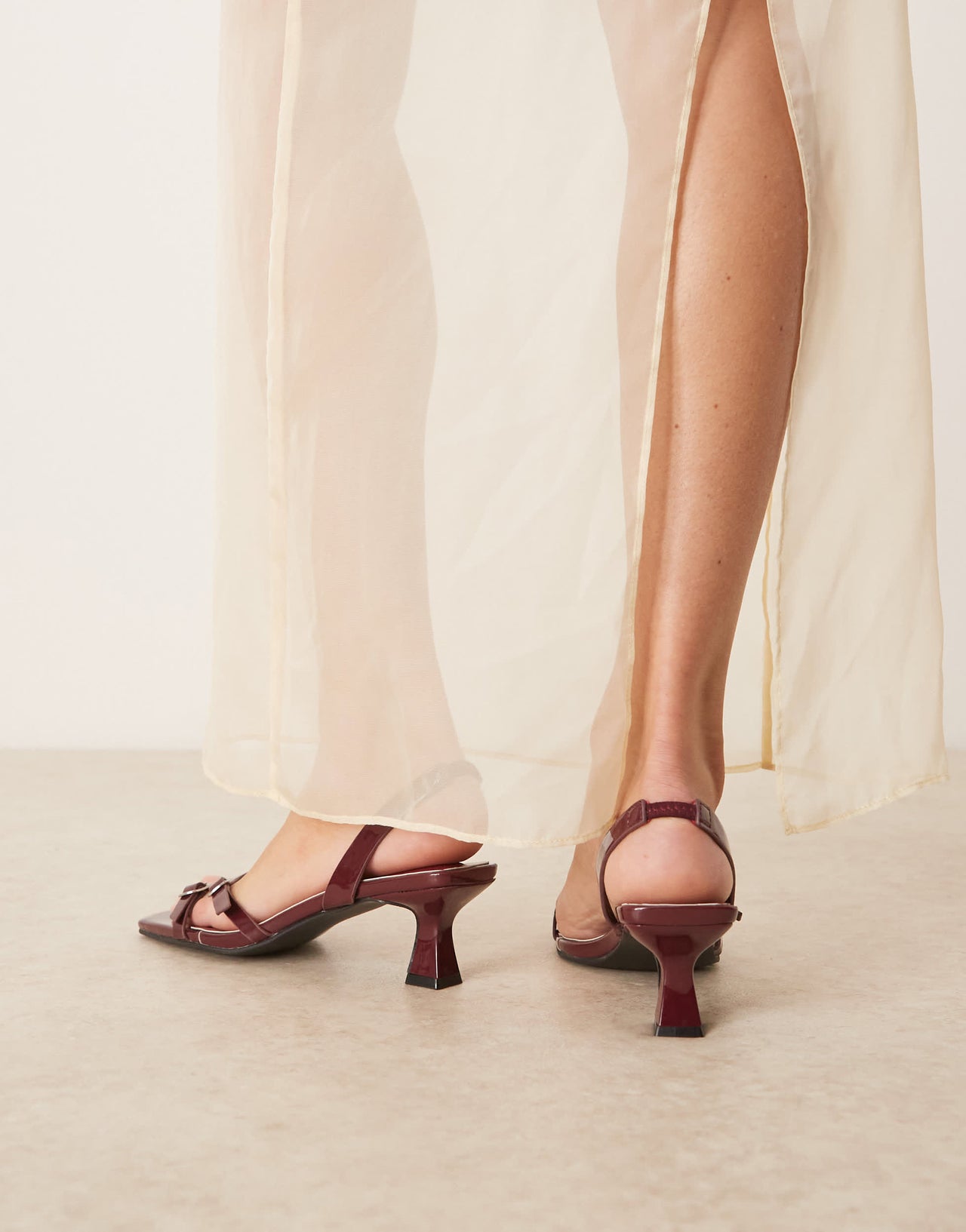Glamorous heeled sandals with buckle detail in burgundy patent