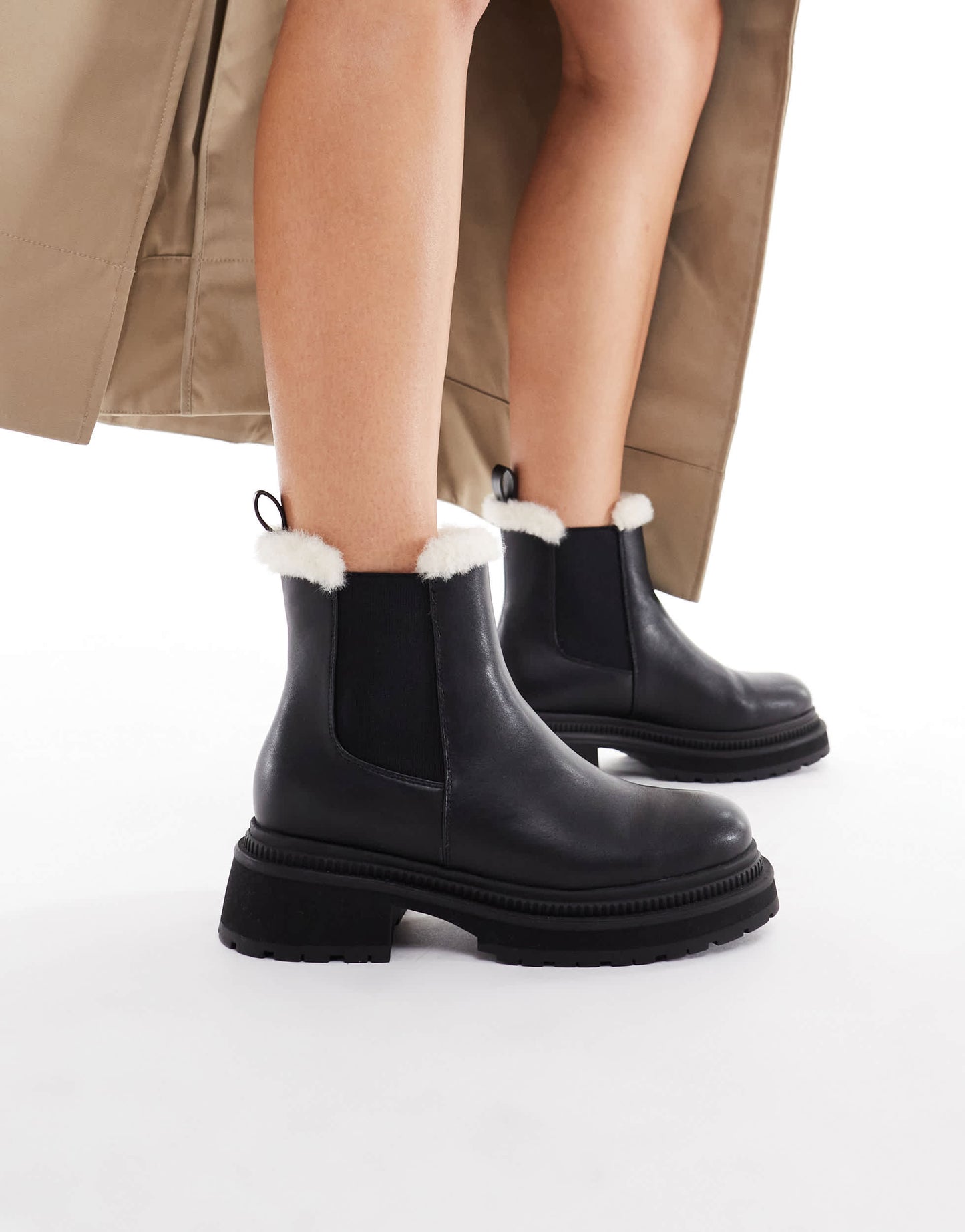 London Rebel Emma teddy lined chunky chelsea boots in black