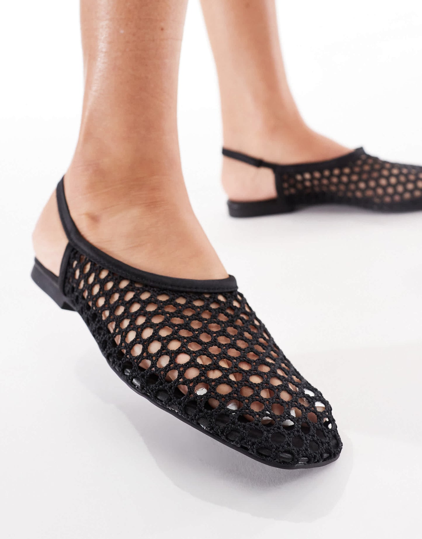 Stradivarius woven cut out pointed pump in black