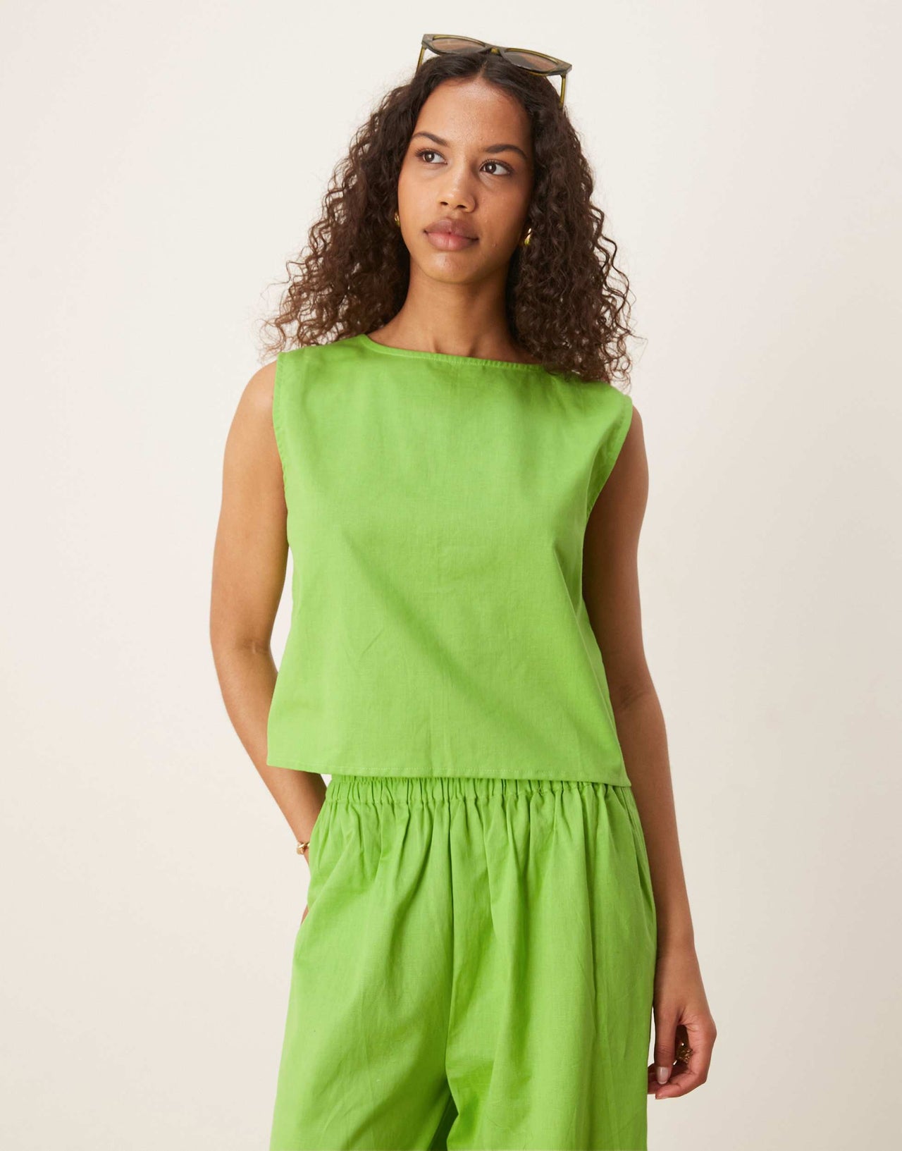 Esmee Exclusive linen look beach crop top in green