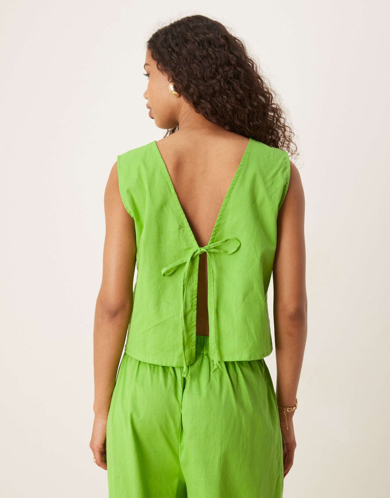 Esmee Exclusive linen look beach crop top in green