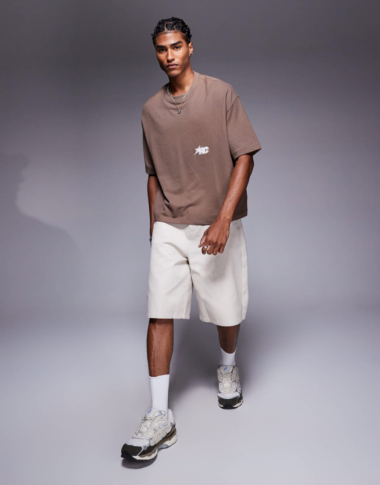 Bershka arc t-shirt in brown