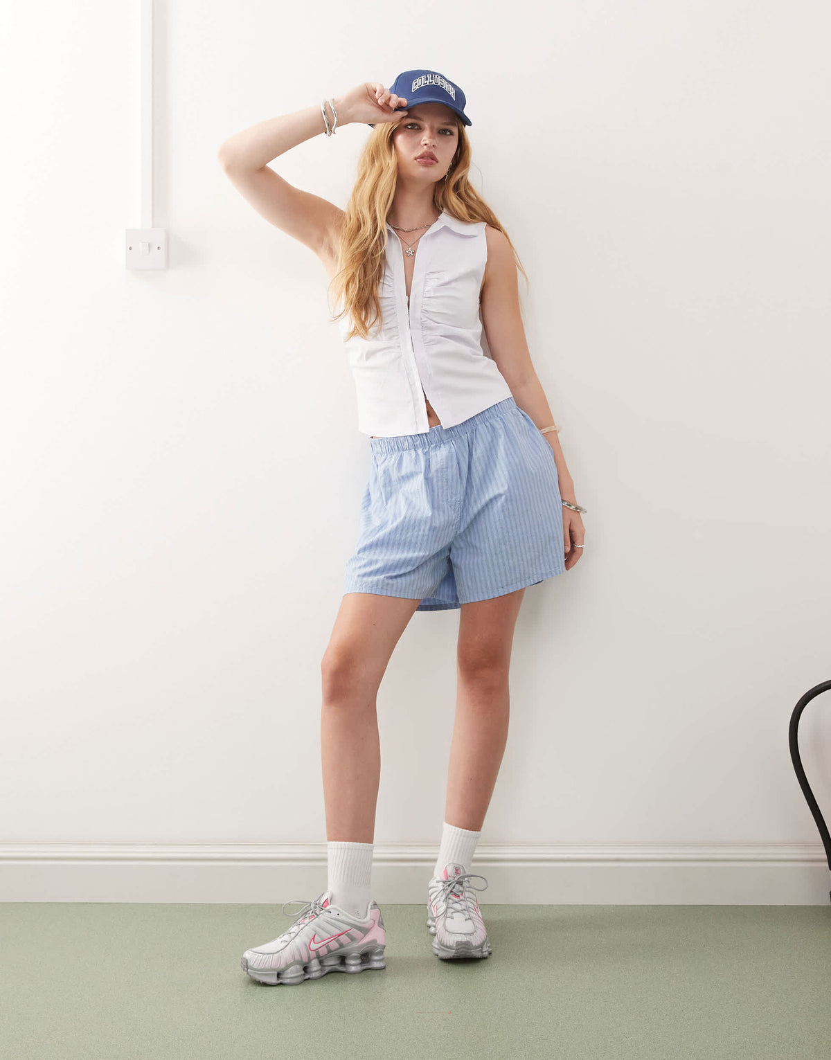 COLLUSION hook and eye vest in white