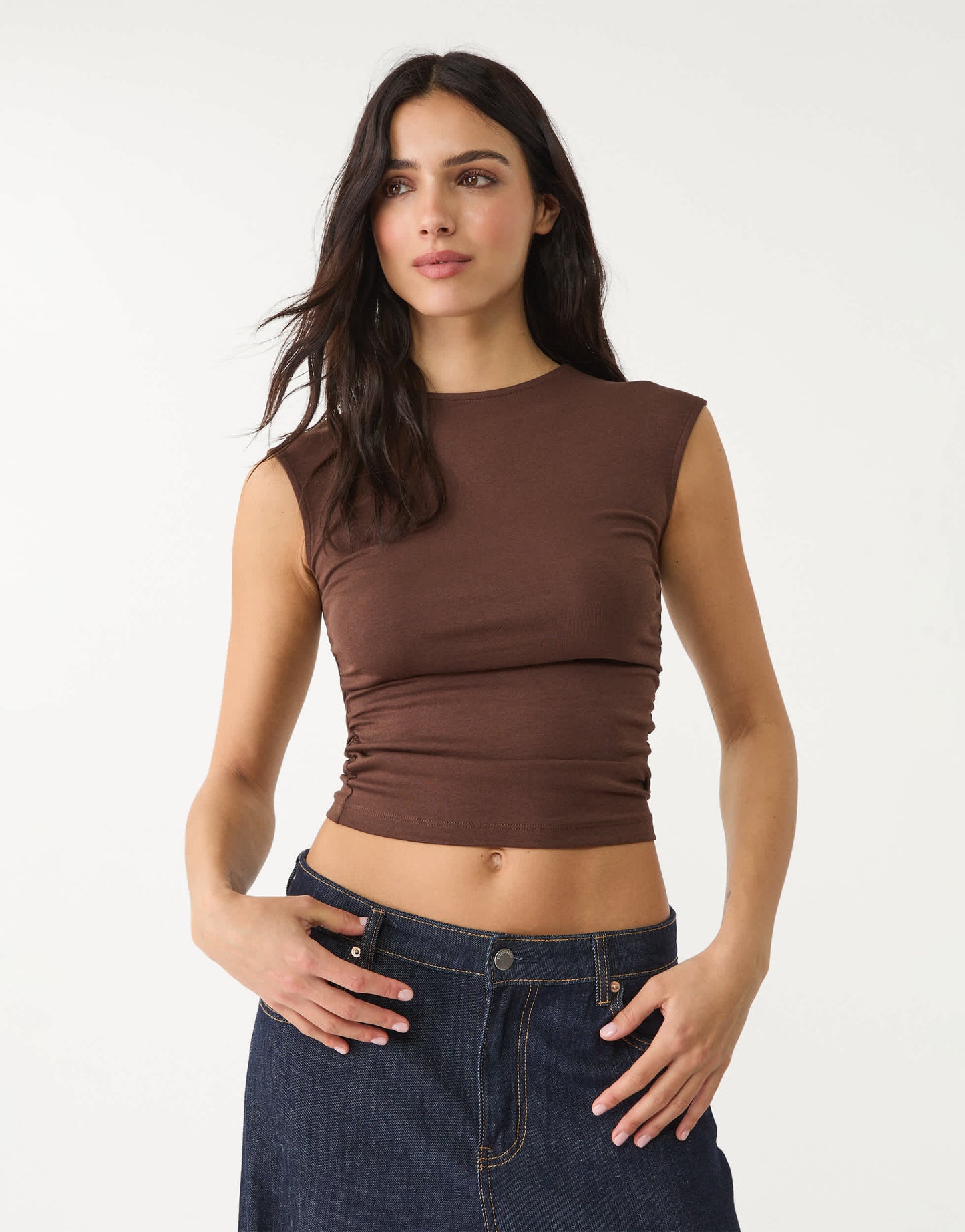 Stradivarius Basic fitted T-shirt with gathering in Brown
