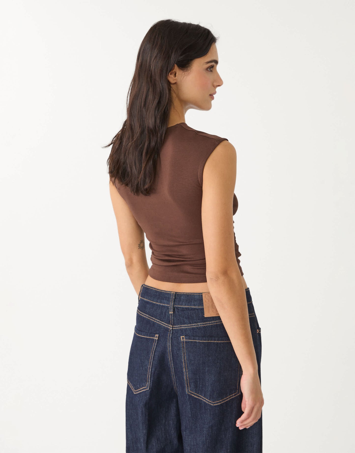 Stradivarius Basic fitted T-shirt with gathering in Brown