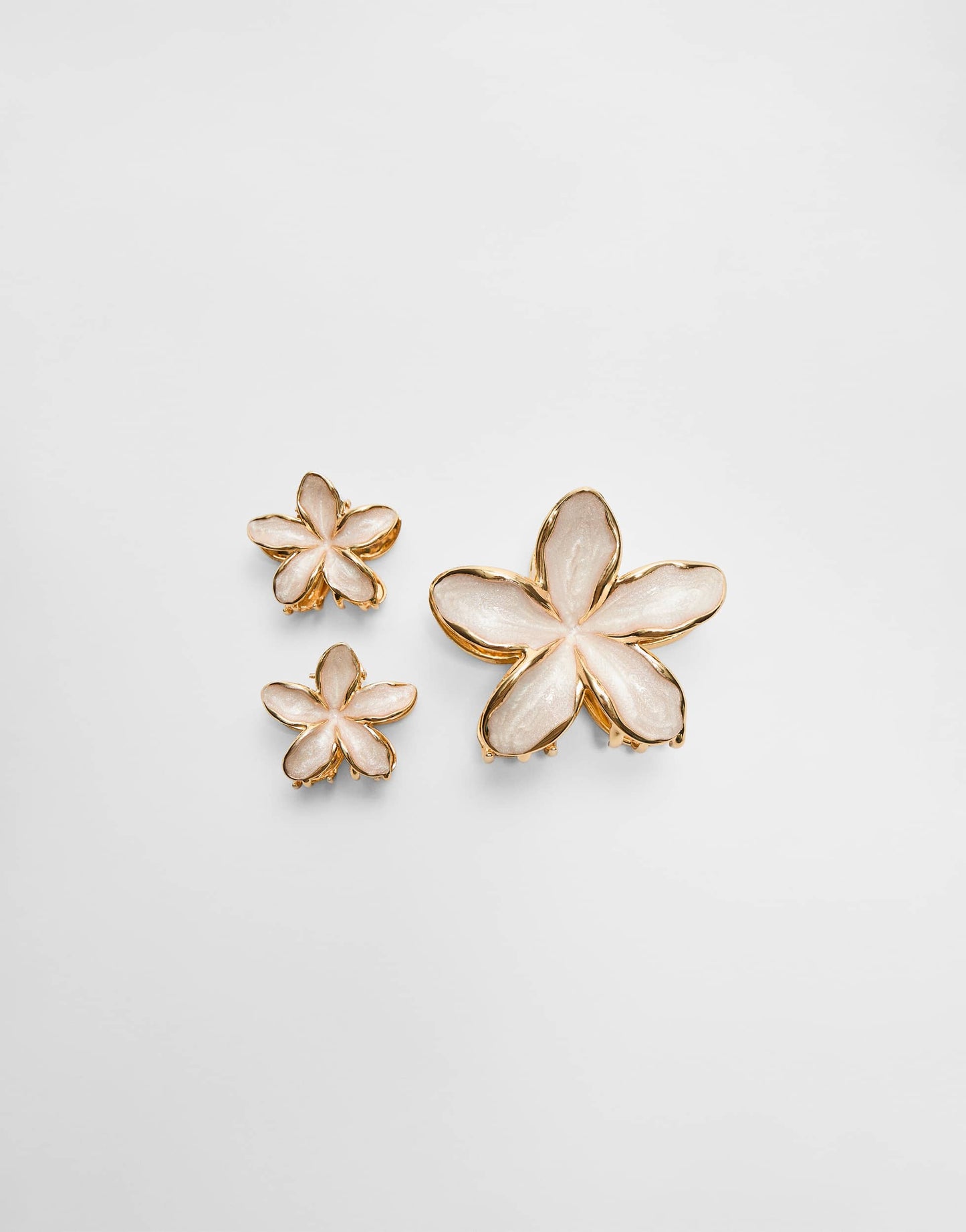 Stradivarius 3 pack flower hair clips in ecru