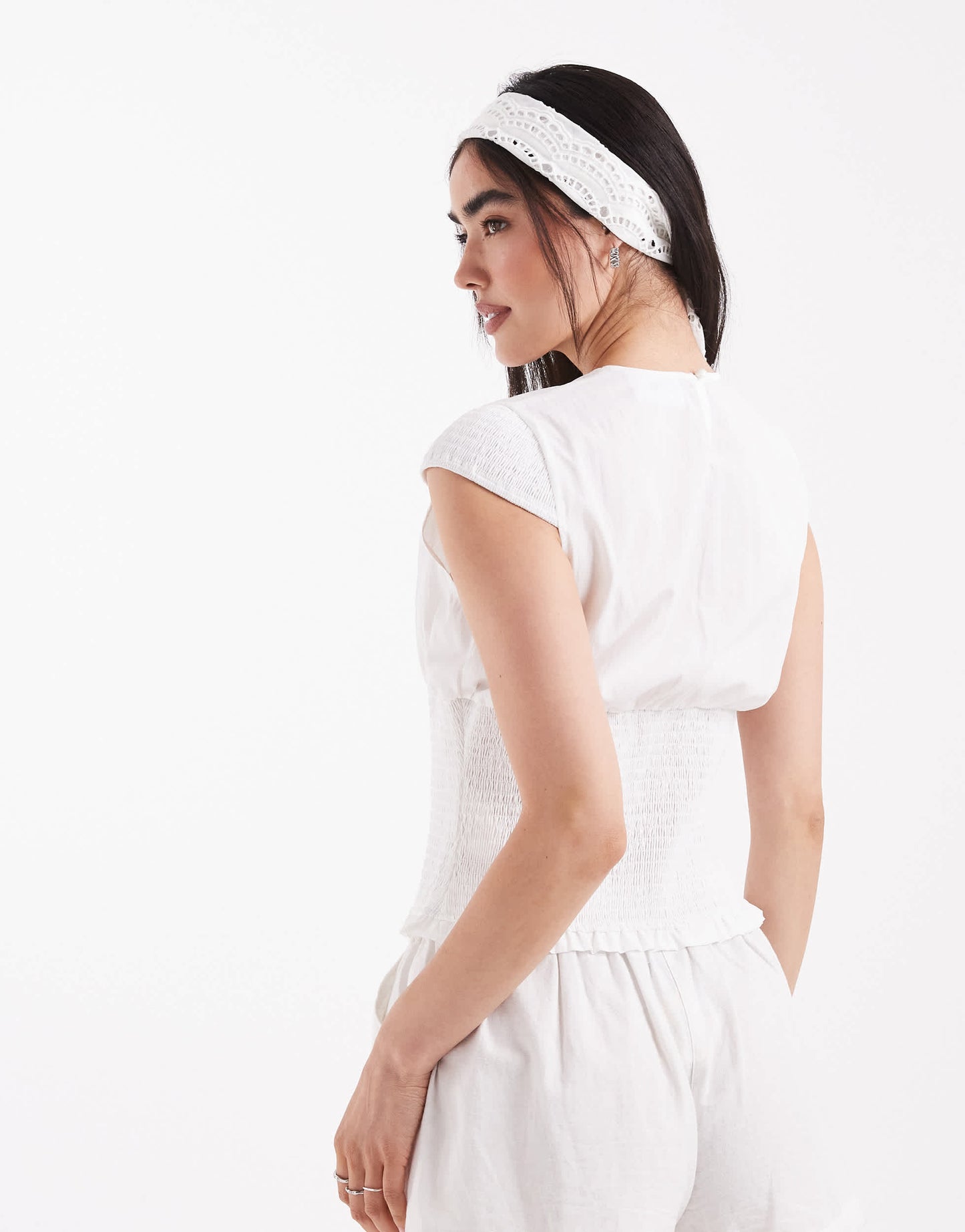Daisy Street boho v neck short sleeve shirred top in white