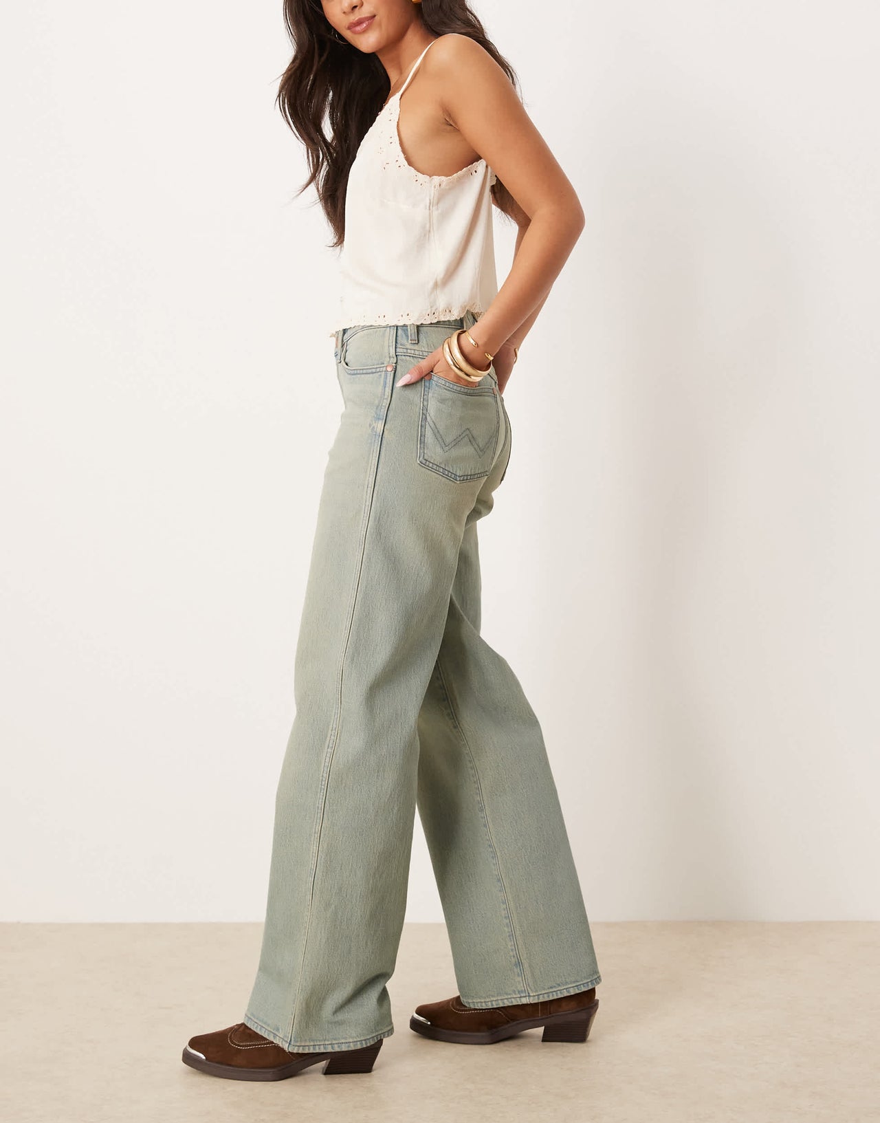 Wrangler loose straight fit jeans in light blue acid wash