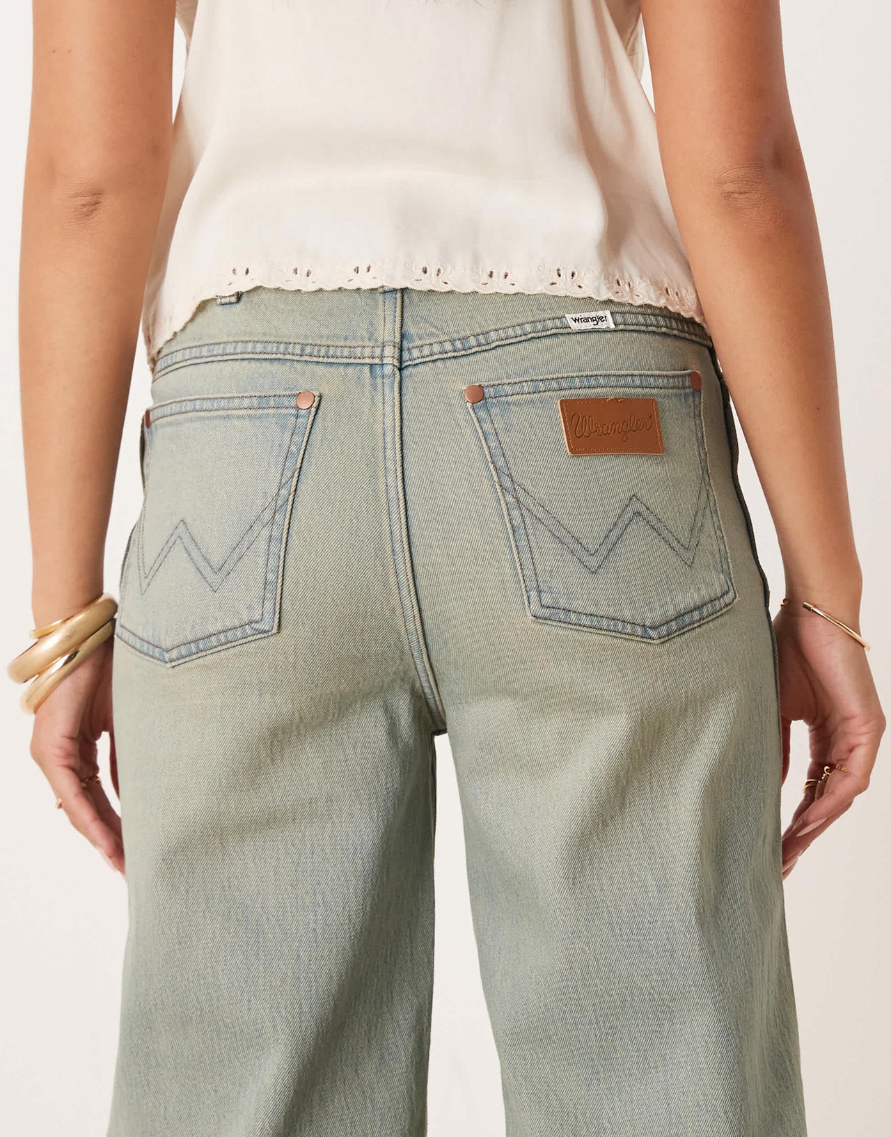 Wrangler loose straight fit jeans in light blue acid wash