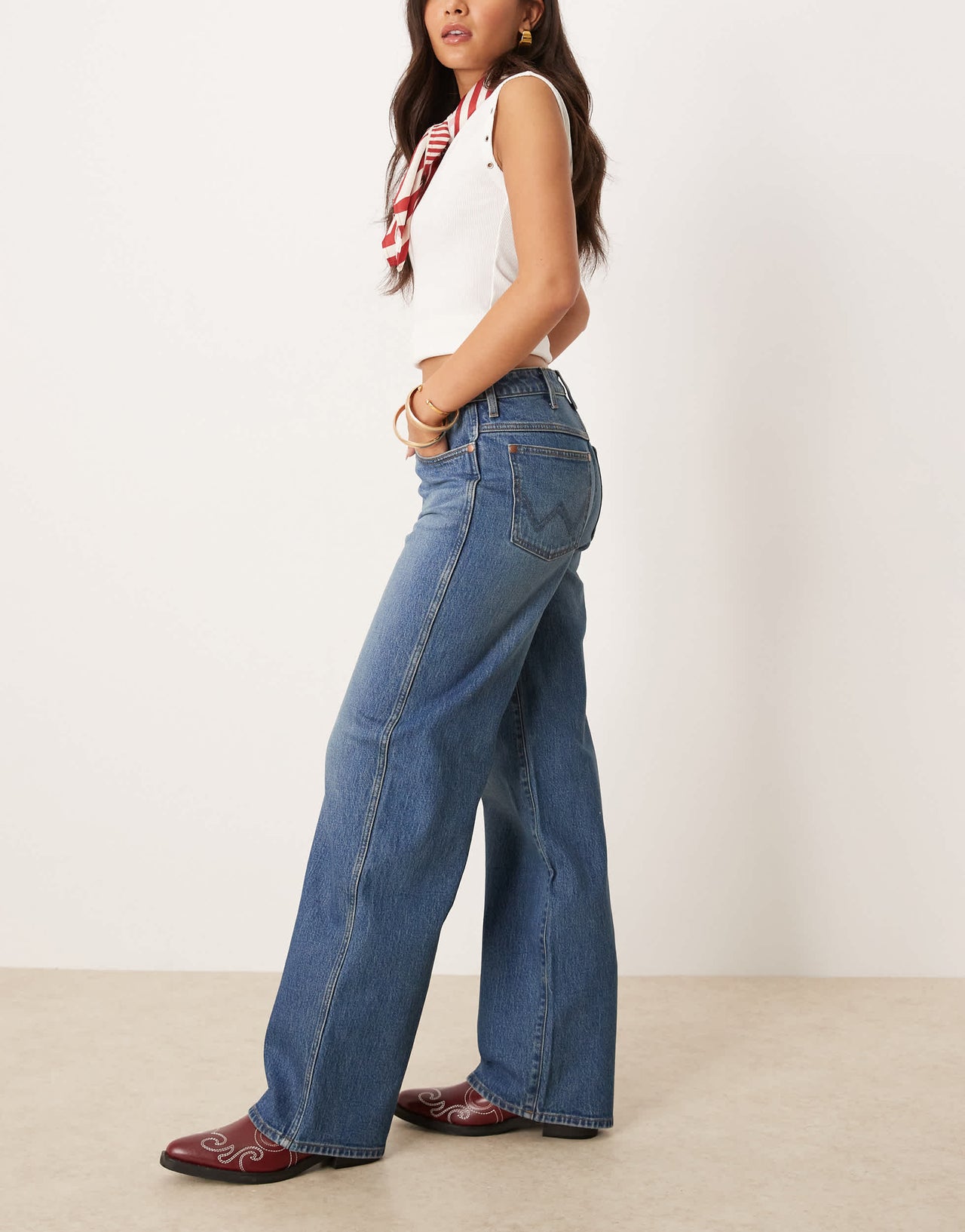 Wrangler loose straight fit jeans in washed mid blue