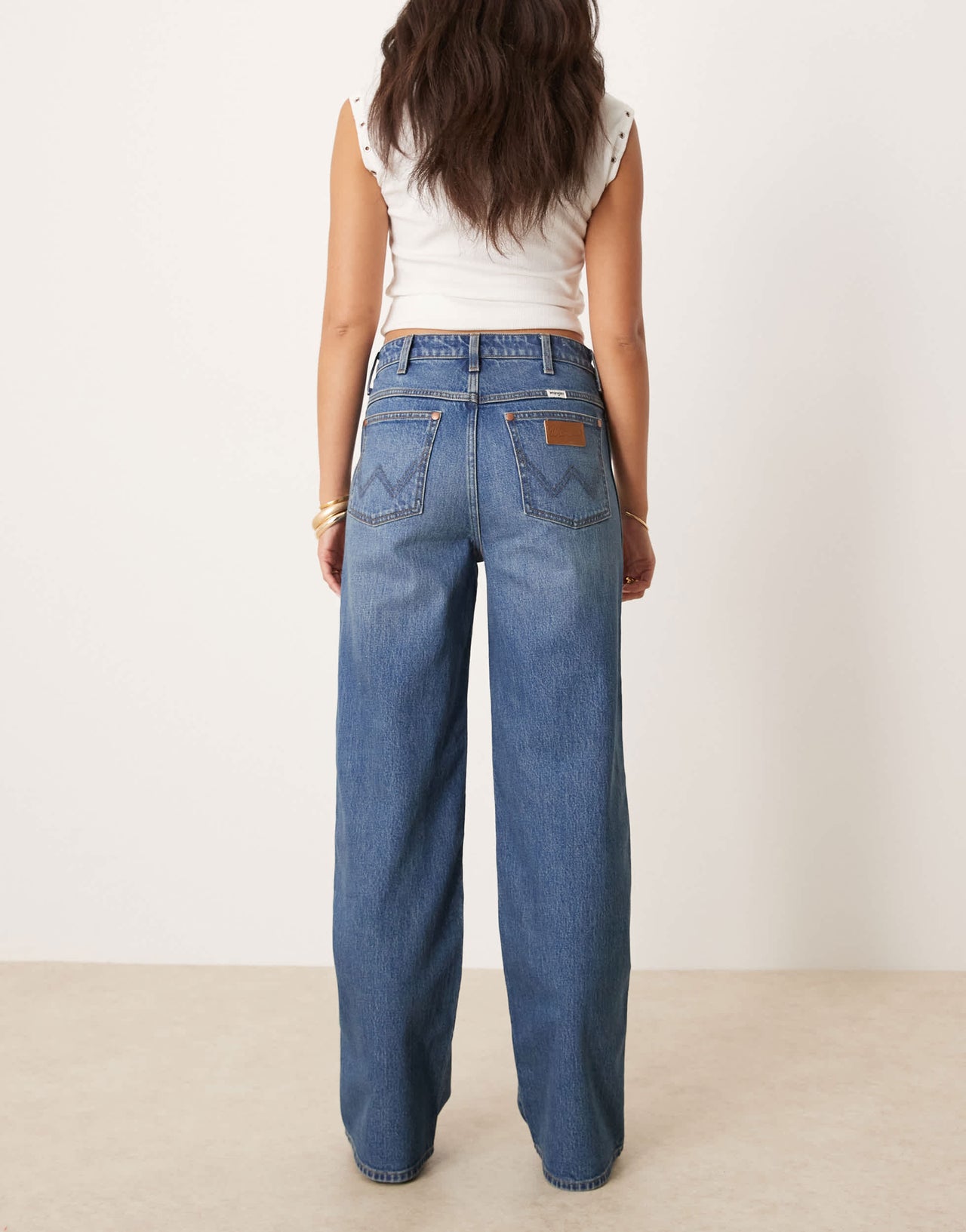Wrangler loose straight fit jeans in washed mid blue