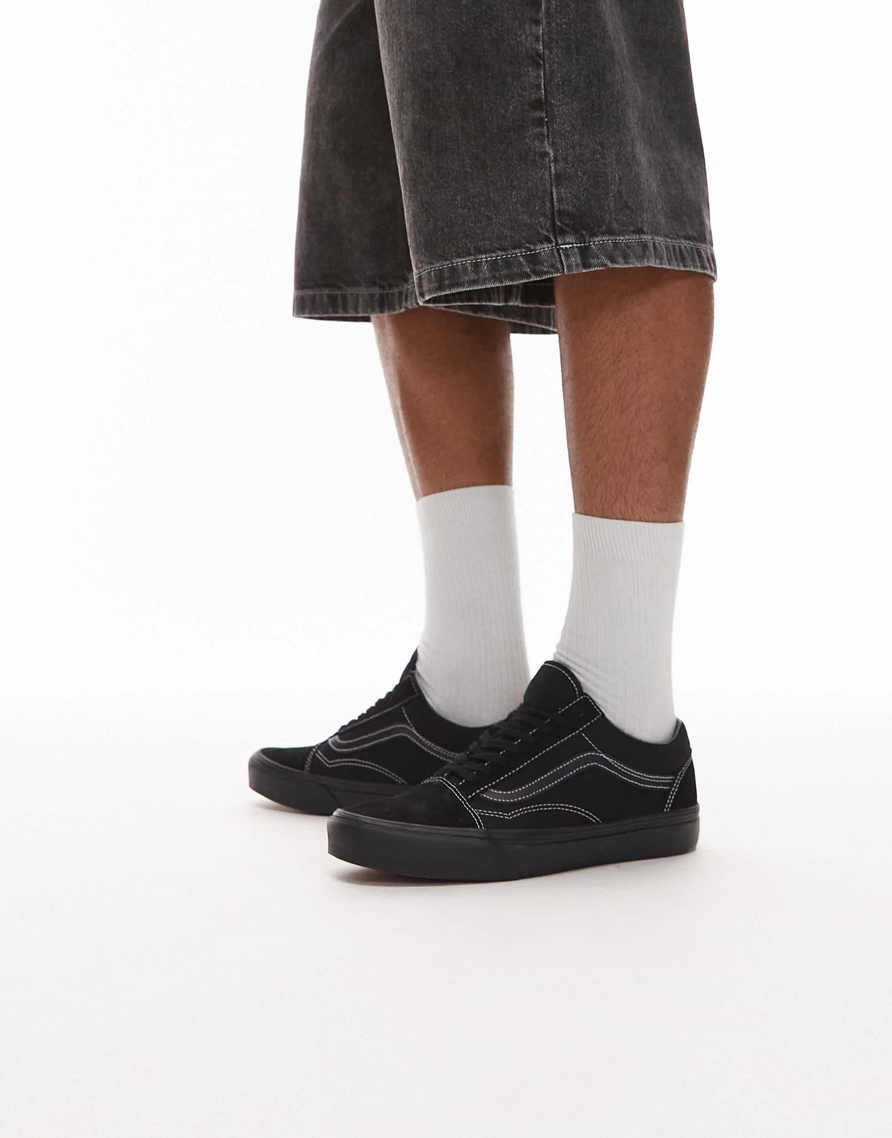 Vans Old Skool trainers in triple black with white seem detailing