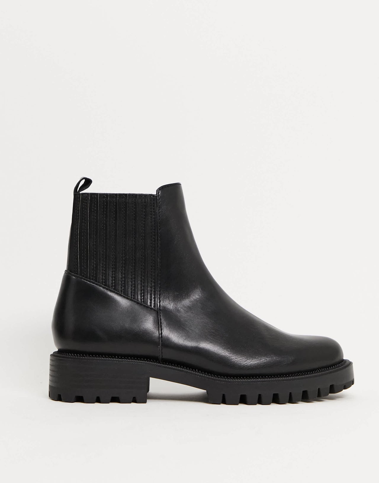 Stradivarius chunky chelsea boots in black