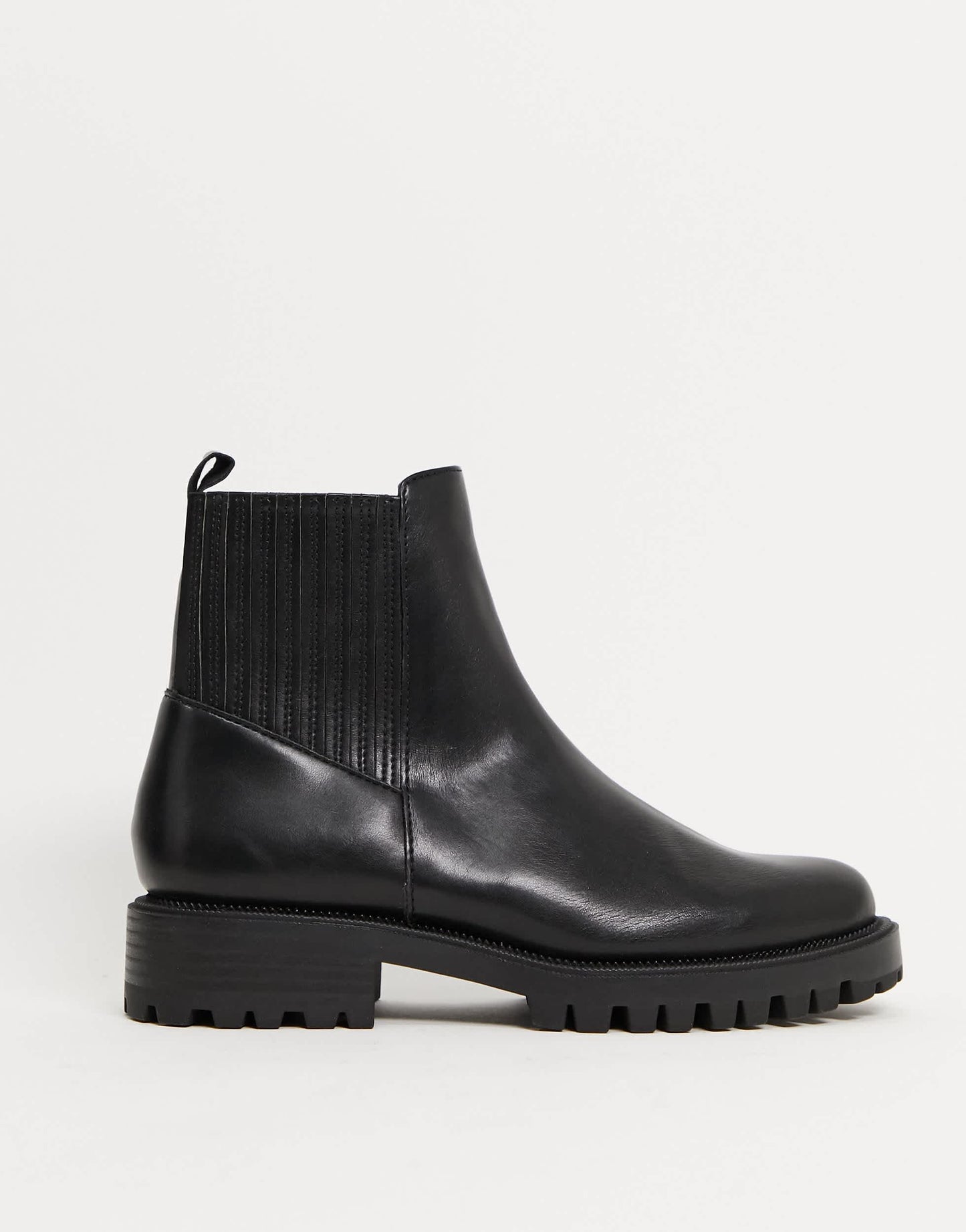 Stradivarius chunky chelsea boots in black