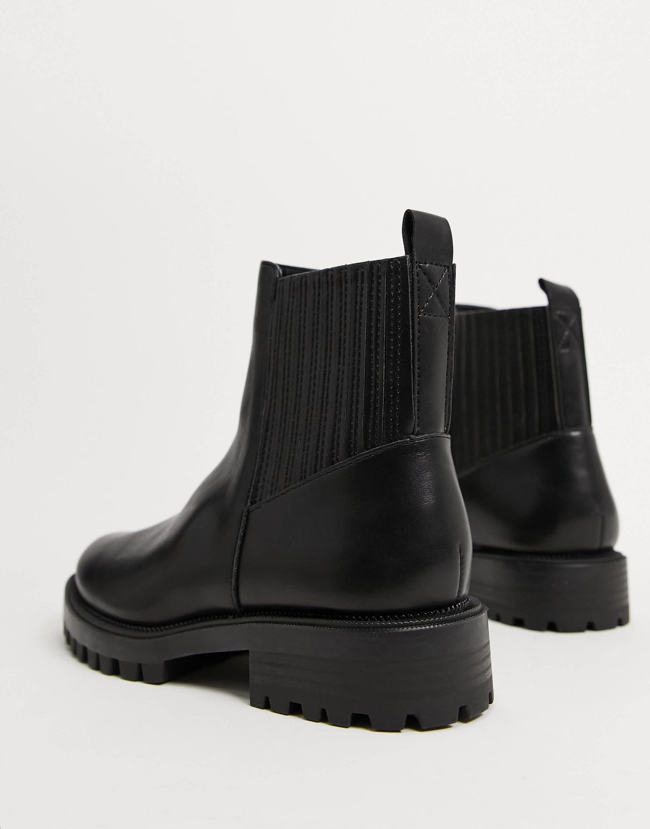 Stradivarius chunky chelsea boots in black