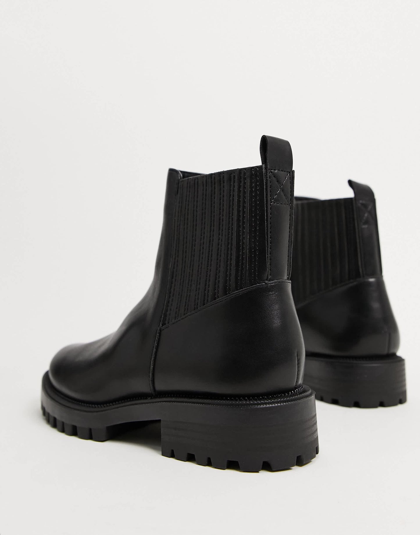 Stradivarius chunky chelsea boots in black