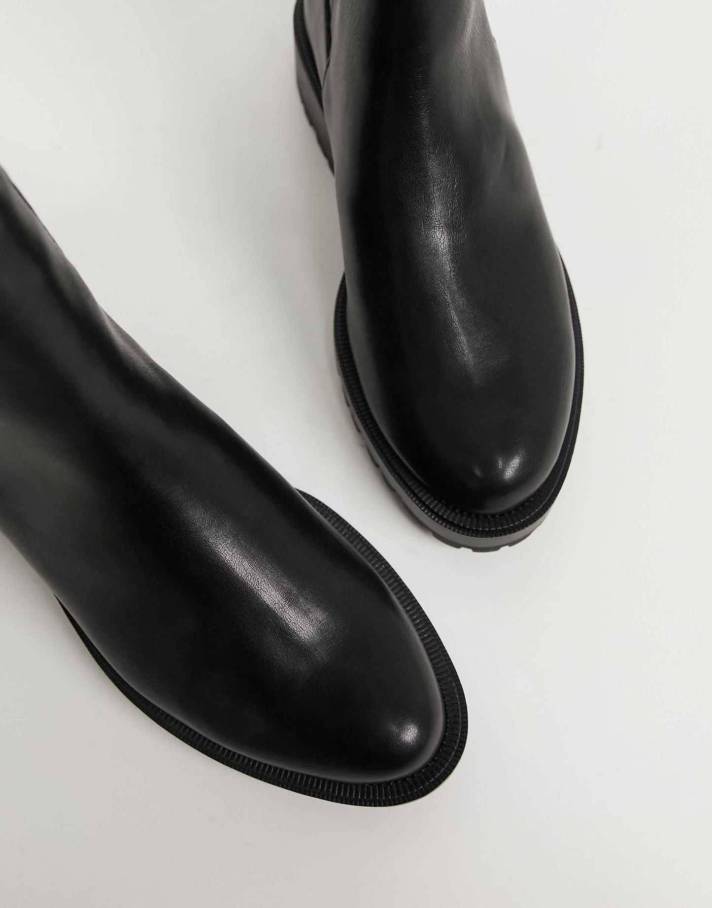Stradivarius chunky chelsea boots in black