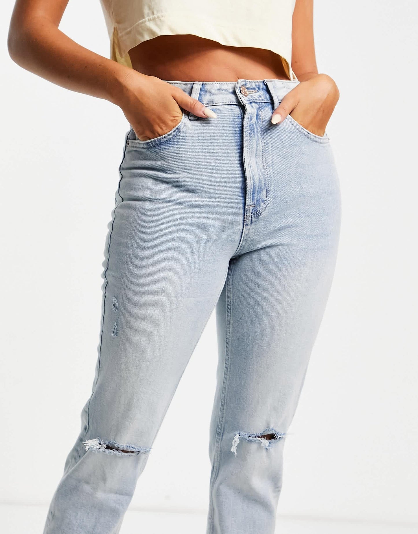 Stradivarius cropped cotton slim mom jeans with stretch and rip in light blue - MBLUE