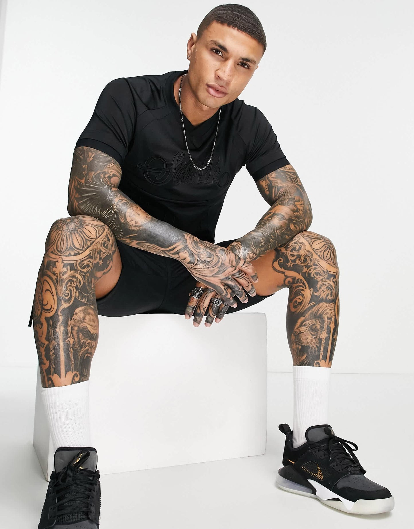 SikSilk logo print t-shirt in black