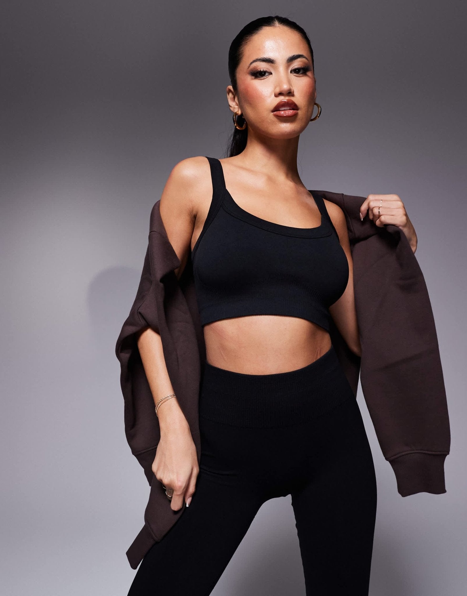4505 sculpting seamless medium support sports bra in black - ASOS Sample Sale