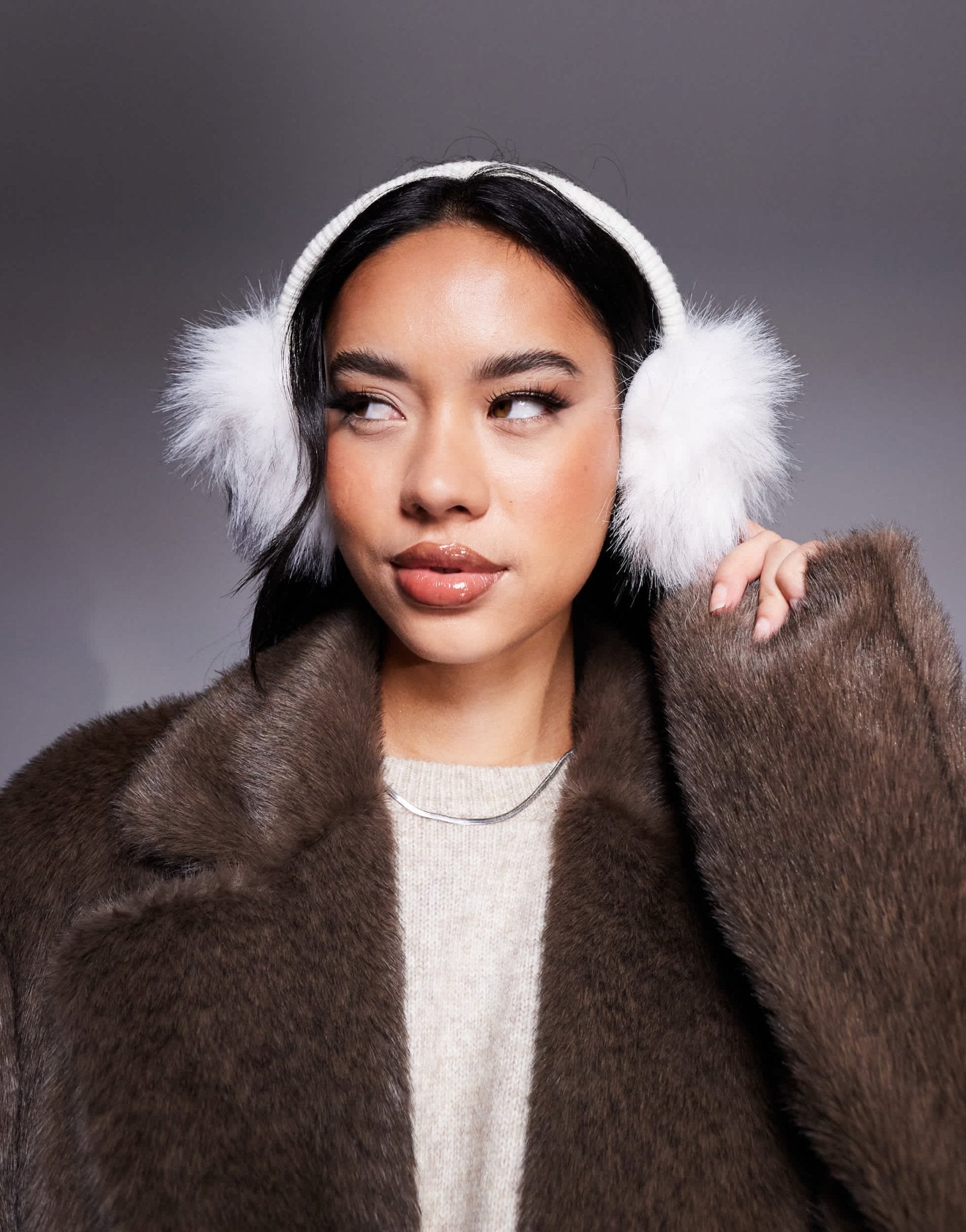 4505 Ski faux fur ear muffs in white - ASOS Sample Sale