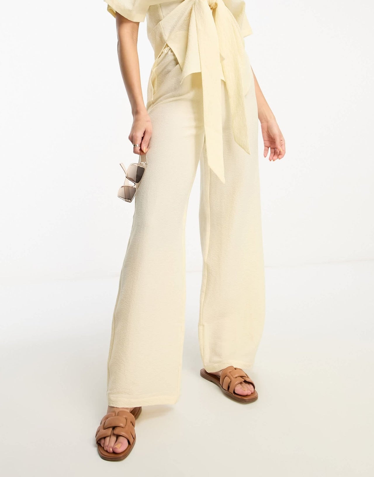 4th & Reckless breeze beach slouchy beach trouser co - ord in cream crinkle - ASOS Sample Sale