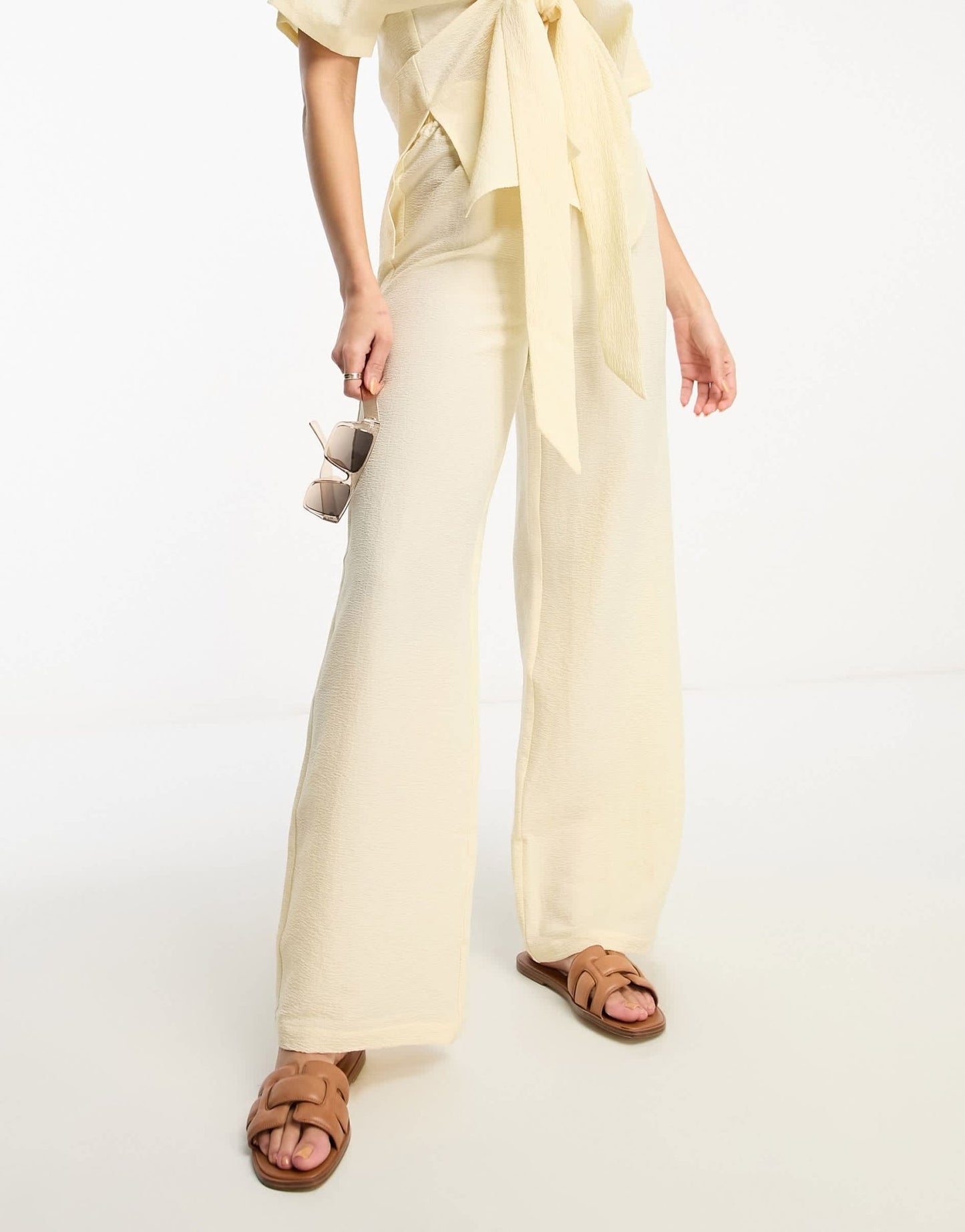 4th & Reckless breeze beach slouchy beach trouser co - ord in cream crinkle - ASOS Sample Sale