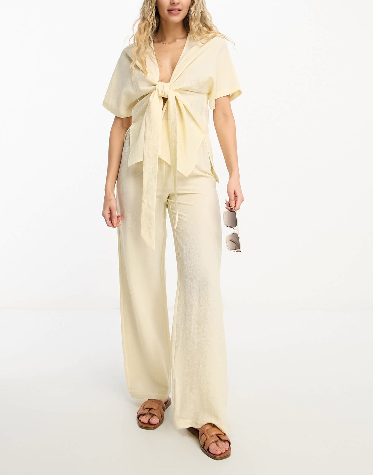 4th & Reckless breeze beach slouchy beach trouser co - ord in cream crinkle - ASOS Sample Sale