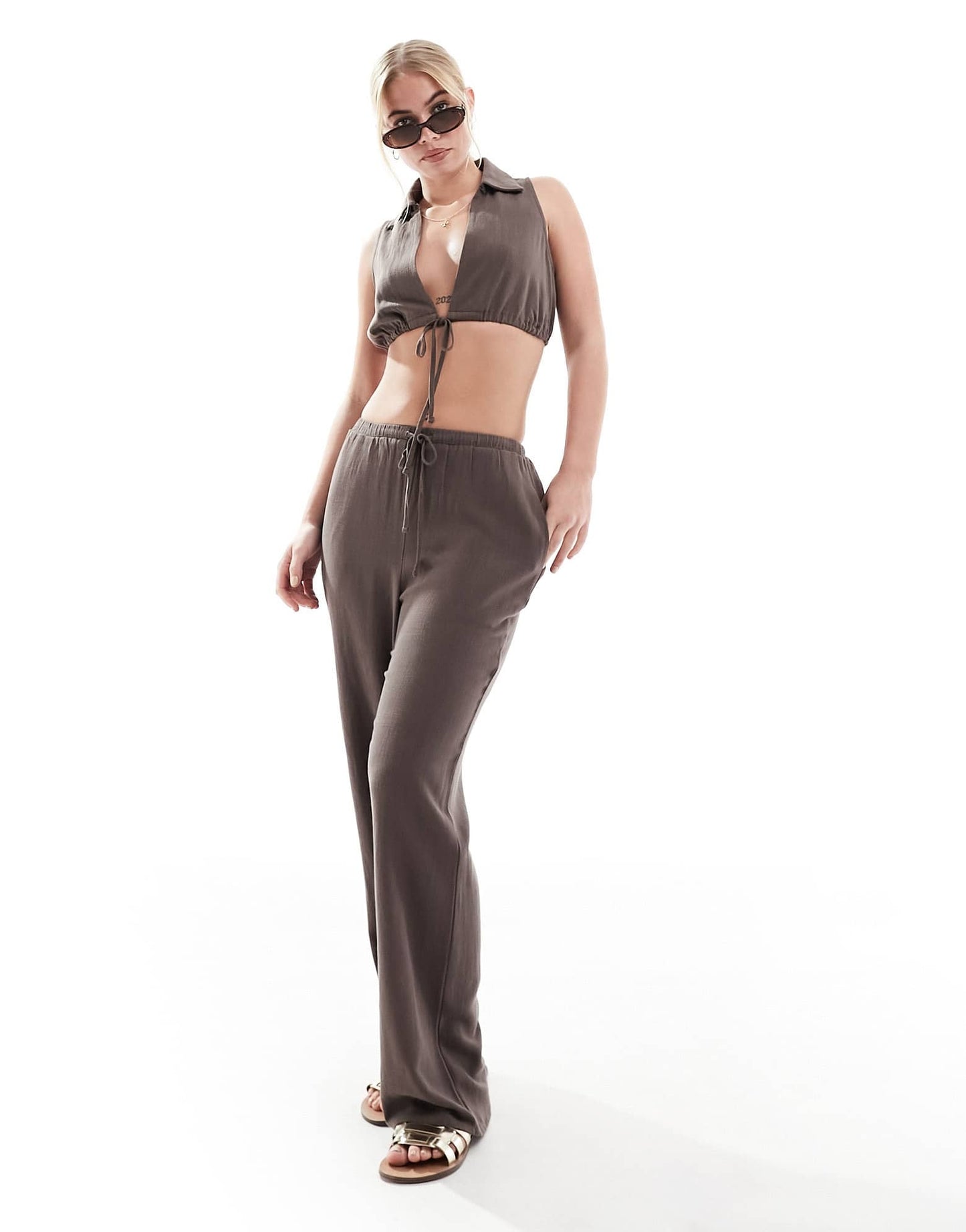 4th & Reckless cropped tie front linen beach top co - ord in brown - ASOS Sample Sale