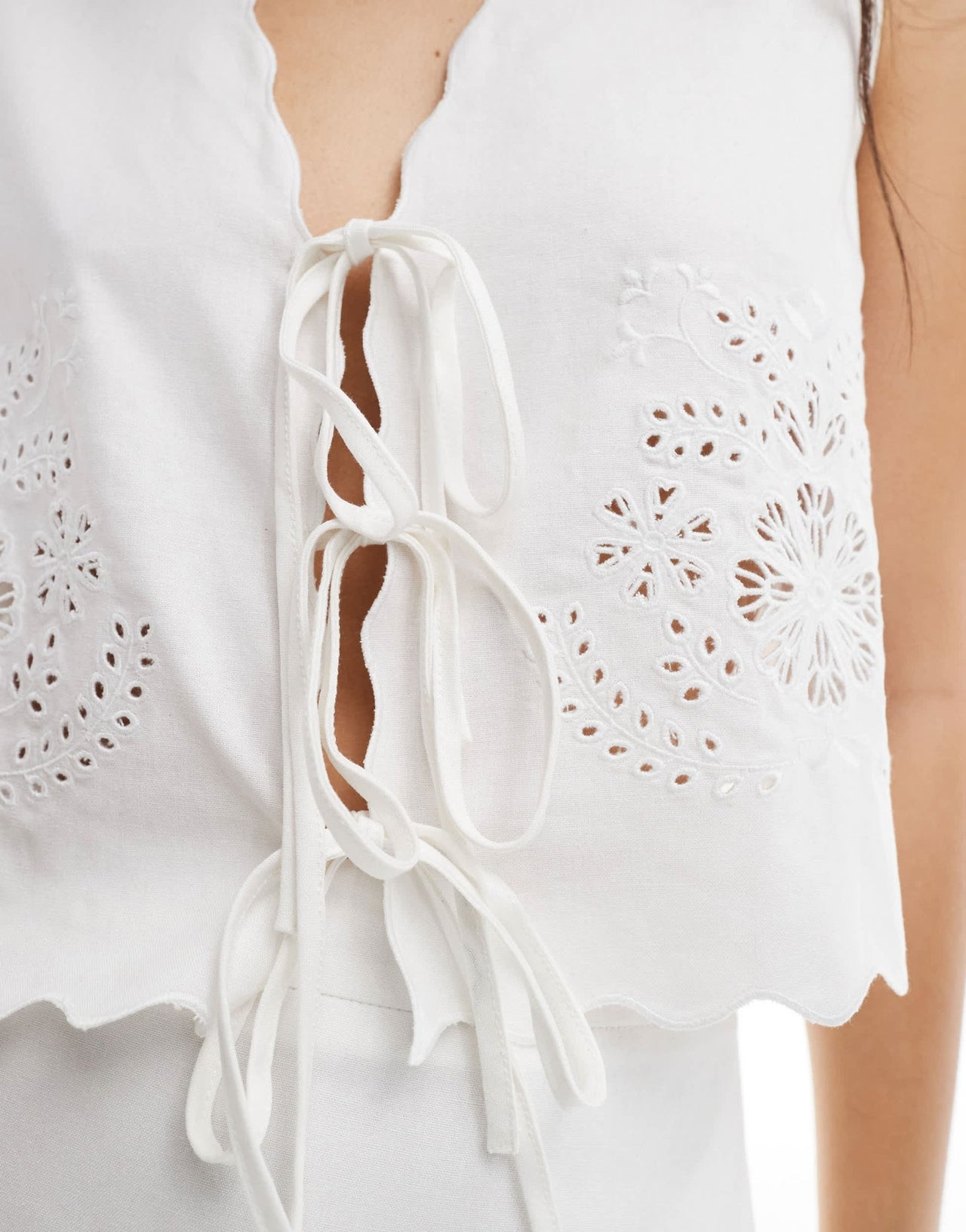 4th & Reckless linen blend cropped scallop edge tie front embroidered waistcoat co - ord in white - ASOS Sample Sale