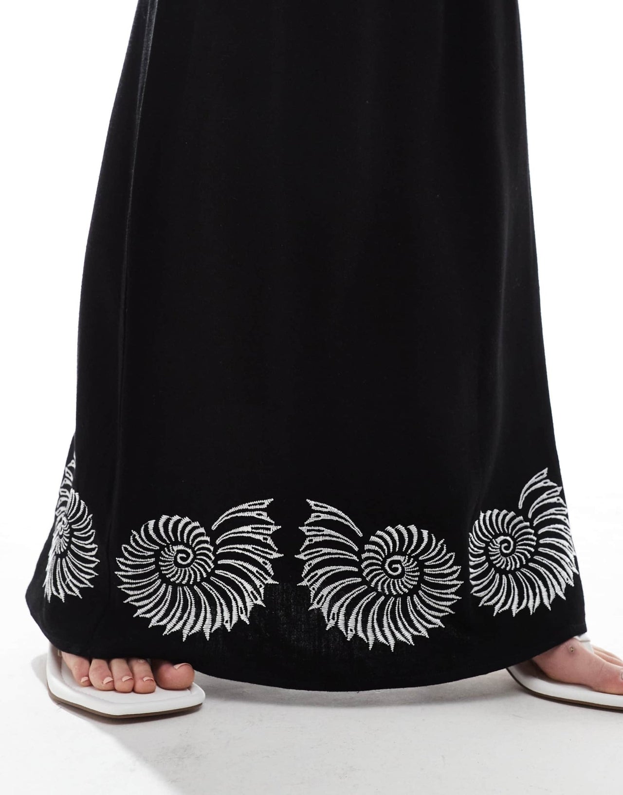 4th & Reckless linen blend embroidered shell detail beach maxi skirt co - ord in black - ASOS Sample Sale
