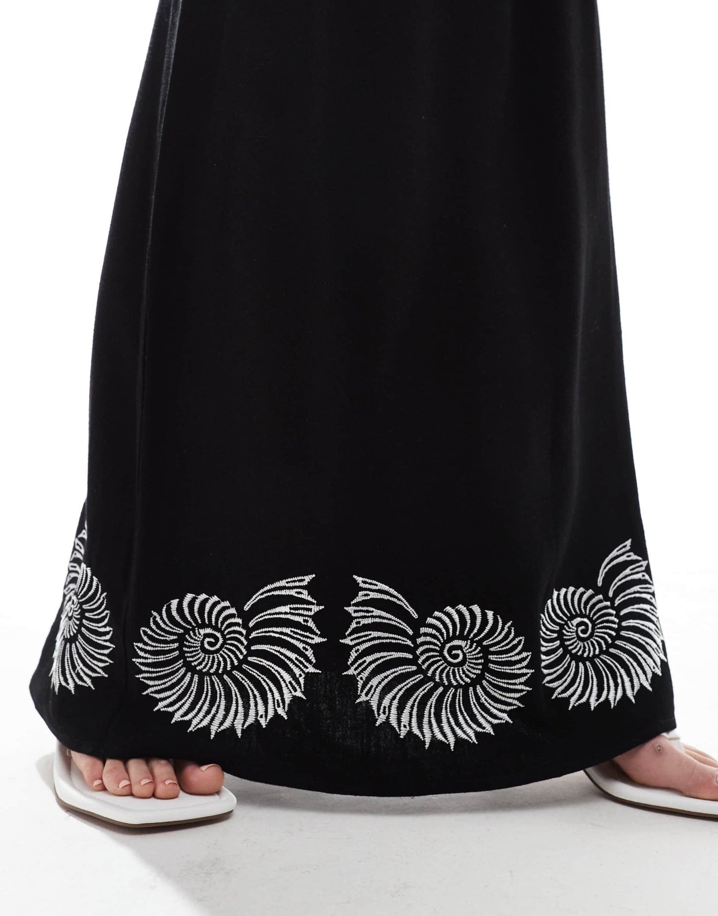4th & Reckless linen blend embroidered shell detail beach maxi skirt co - ord in black - ASOS Sample Sale