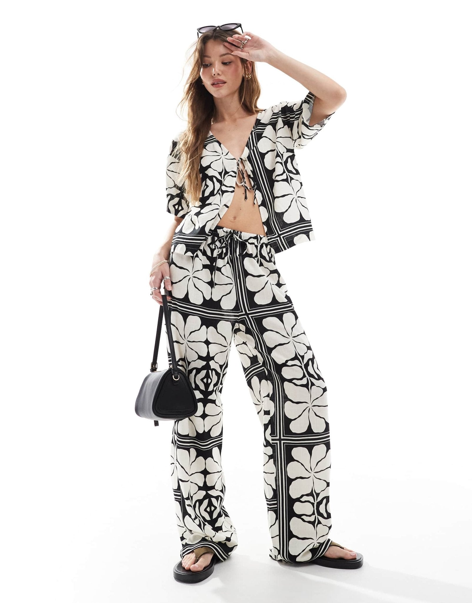 4th & Reckless linen blend tie waist beach trouser co - ord in black and white floral print - ASOS Sample Sale