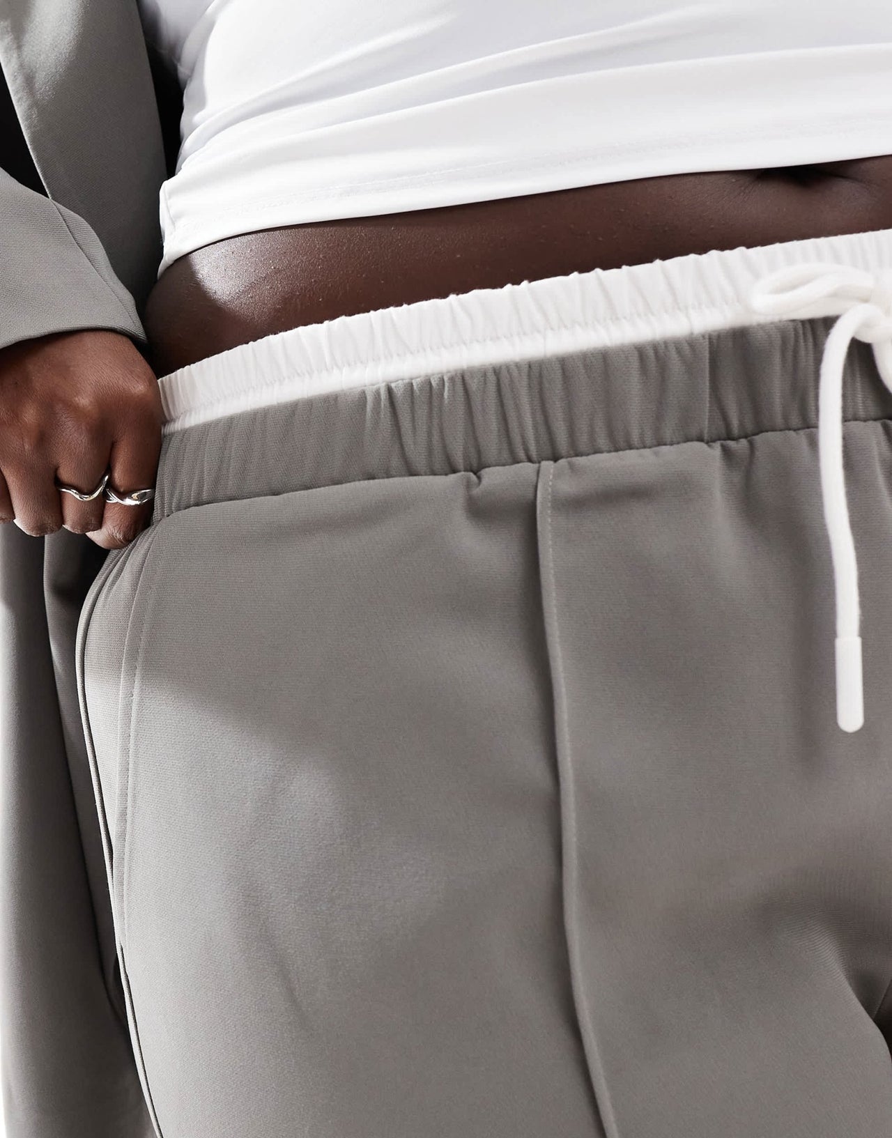 4th & Reckless Plus exclusive tailored straight leg drawstring contrast waistband trouser co - ord in charcoal - ASOS Sample Sale