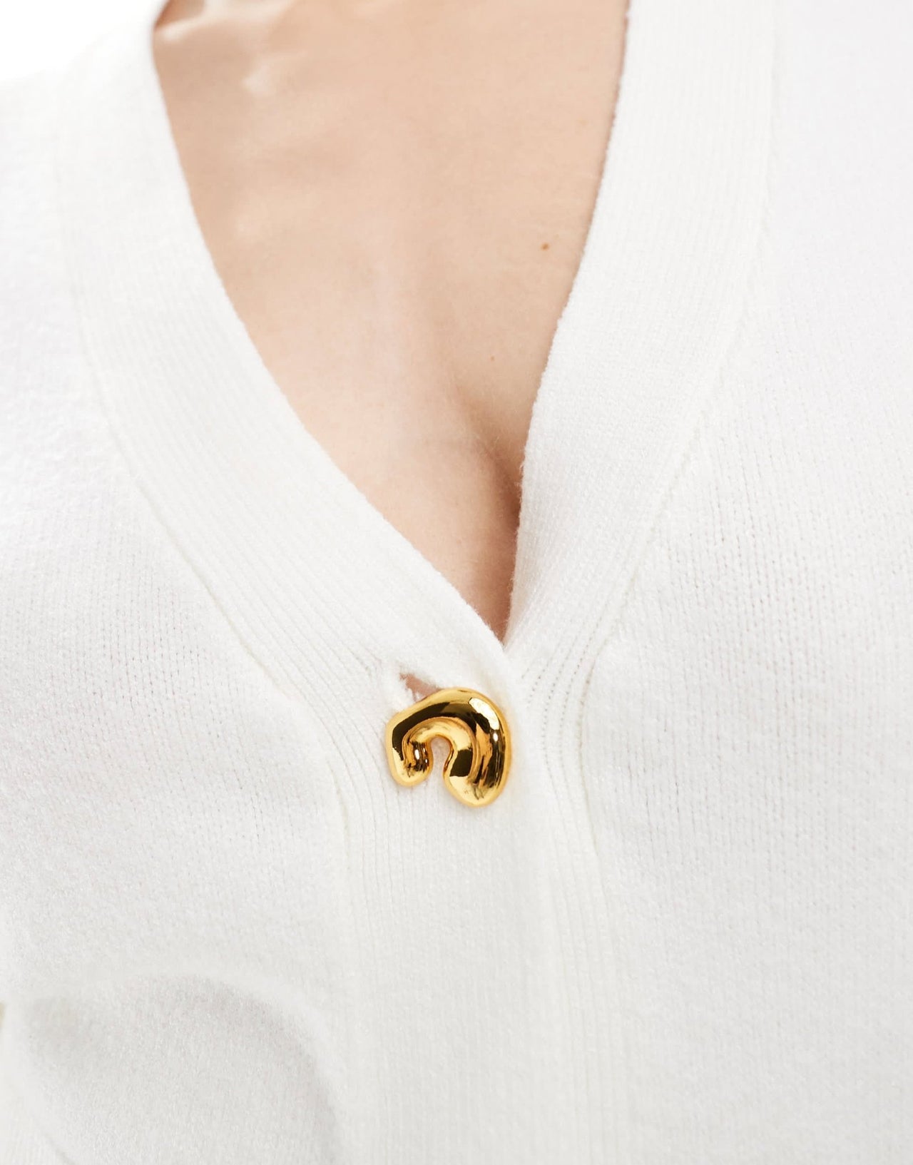 4th & Reckless structured v neck gold button detail cardigan in cream - ASOS Sample Sale