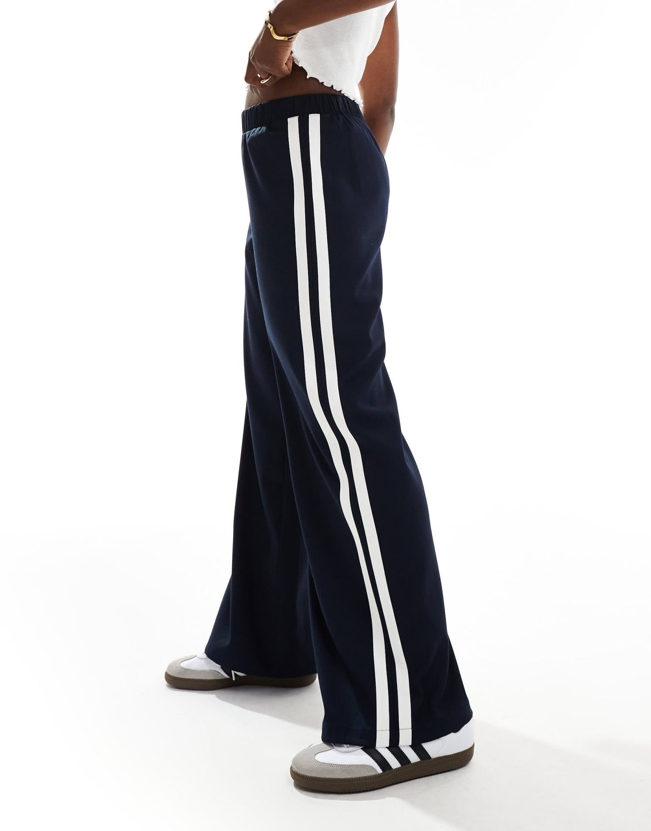 4th & Reckless wide leg tailored side stripe trousers in navy - ASOS Sample Sale