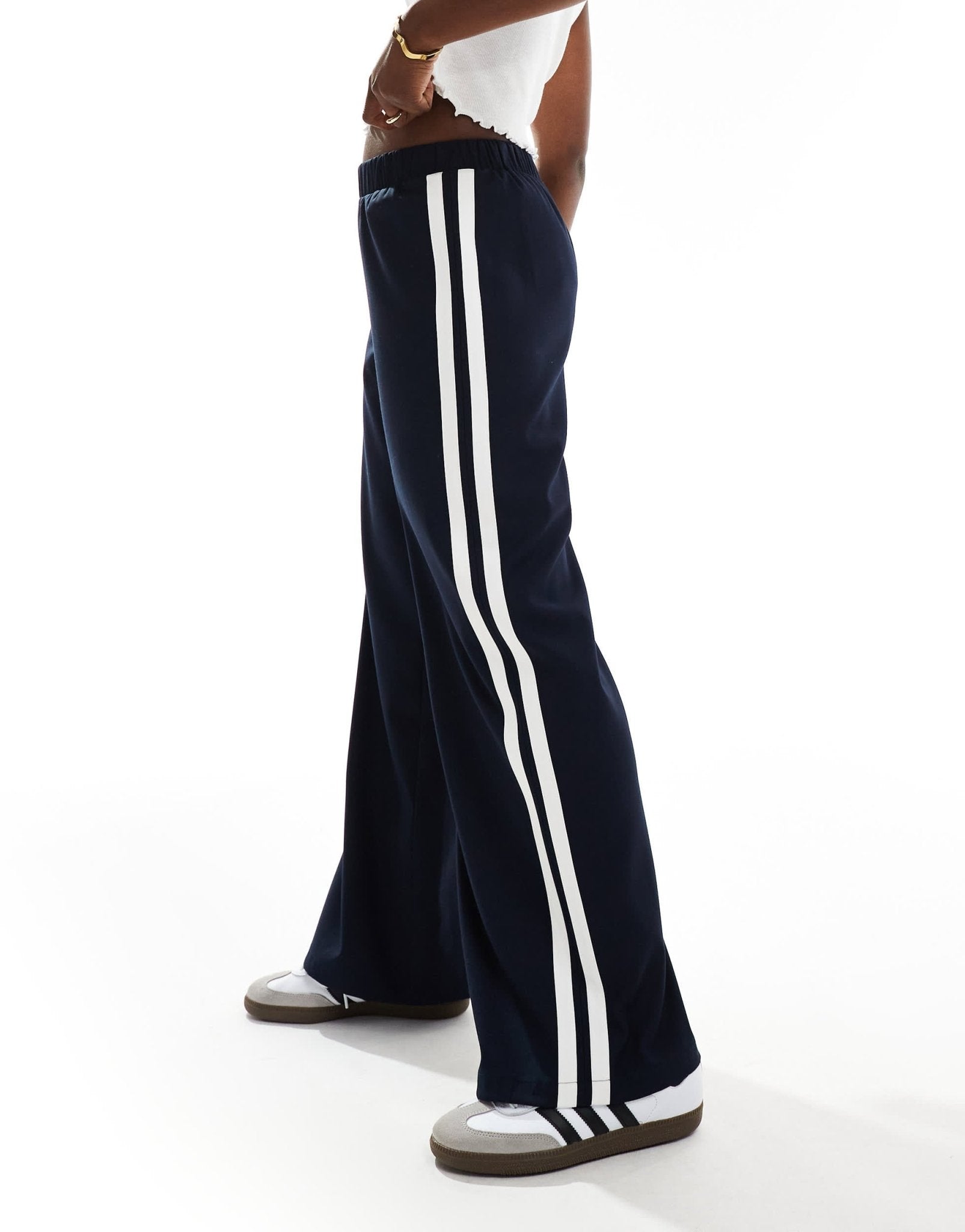4th & Reckless wide leg tailored side stripe trousers in navy - ASOS Sample Sale