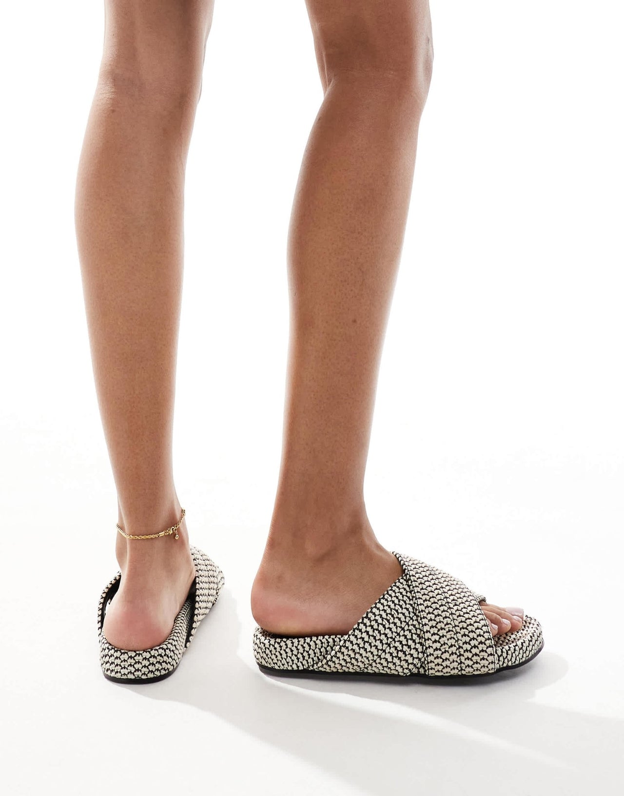 4th & Reckless woven crossover strap flat sandals in mono - ASOS Sample Sale
